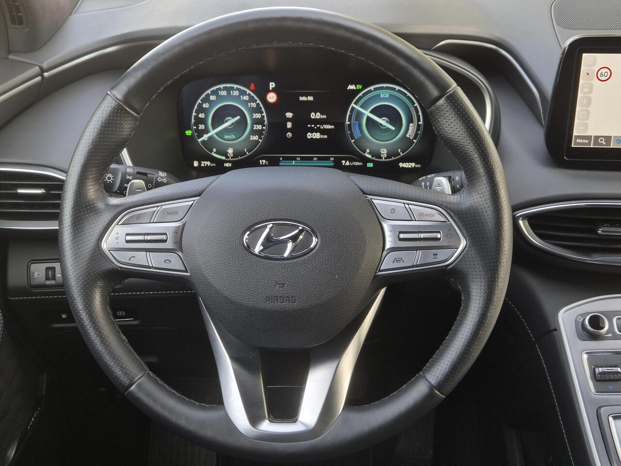 Hyundai SANTA FE 1.6 T-GDI PHEV Plug-in Premium Plus Sky Automaat / Apple Carplay Android Auto / HUD / Trekgewicht 1350 kg / Glazen schuif- en kanteldak / Elektrische achterklep / Rondomzicht camera / Adaptief CC /