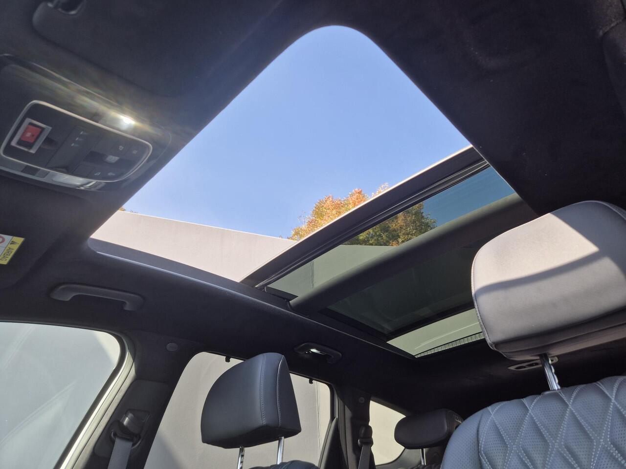 Hyundai SANTA FE 1.6 T-GDI PHEV Plug-in Premium Plus Sky Automaat / Apple Carplay Android Auto / HUD / Trekgewicht 1350 kg / Glazen schuif- en kanteldak / Elektrische achterklep / Rondomzicht camera / Adaptief CC /