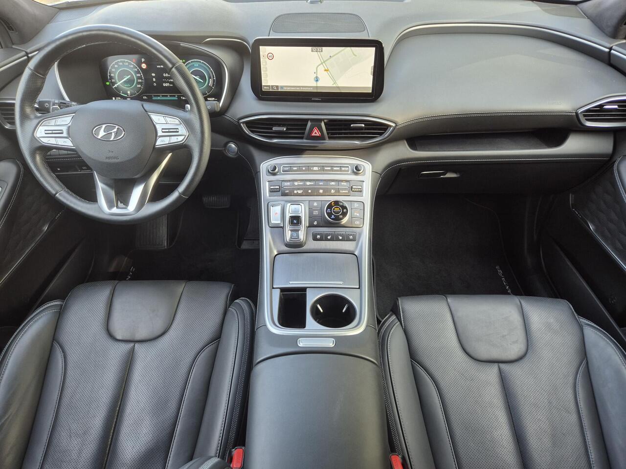Hyundai SANTA FE 1.6 T-GDI PHEV Plug-in Premium Plus Sky Automaat / Apple Carplay Android Auto / HUD / Trekgewicht 1350 kg / Glazen schuif- en kanteldak / Elektrische achterklep / Rondomzicht camera / Adaptief CC /