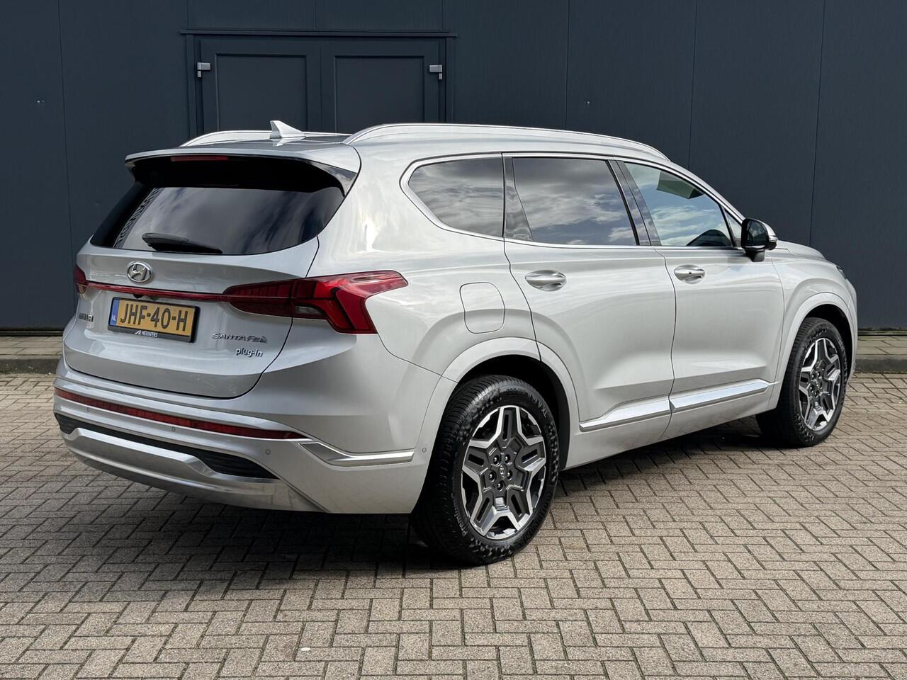 Hyundai SANTA FE 1.6 T-GDI PHEV Plug-in Premium Plus Sky Automaat / Apple Carplay Android Auto / HUD / Trekgewicht 1350 kg / Glazen schuif- en kanteldak / Elektrische achterklep / Rondomzicht camera / Adaptief CC /