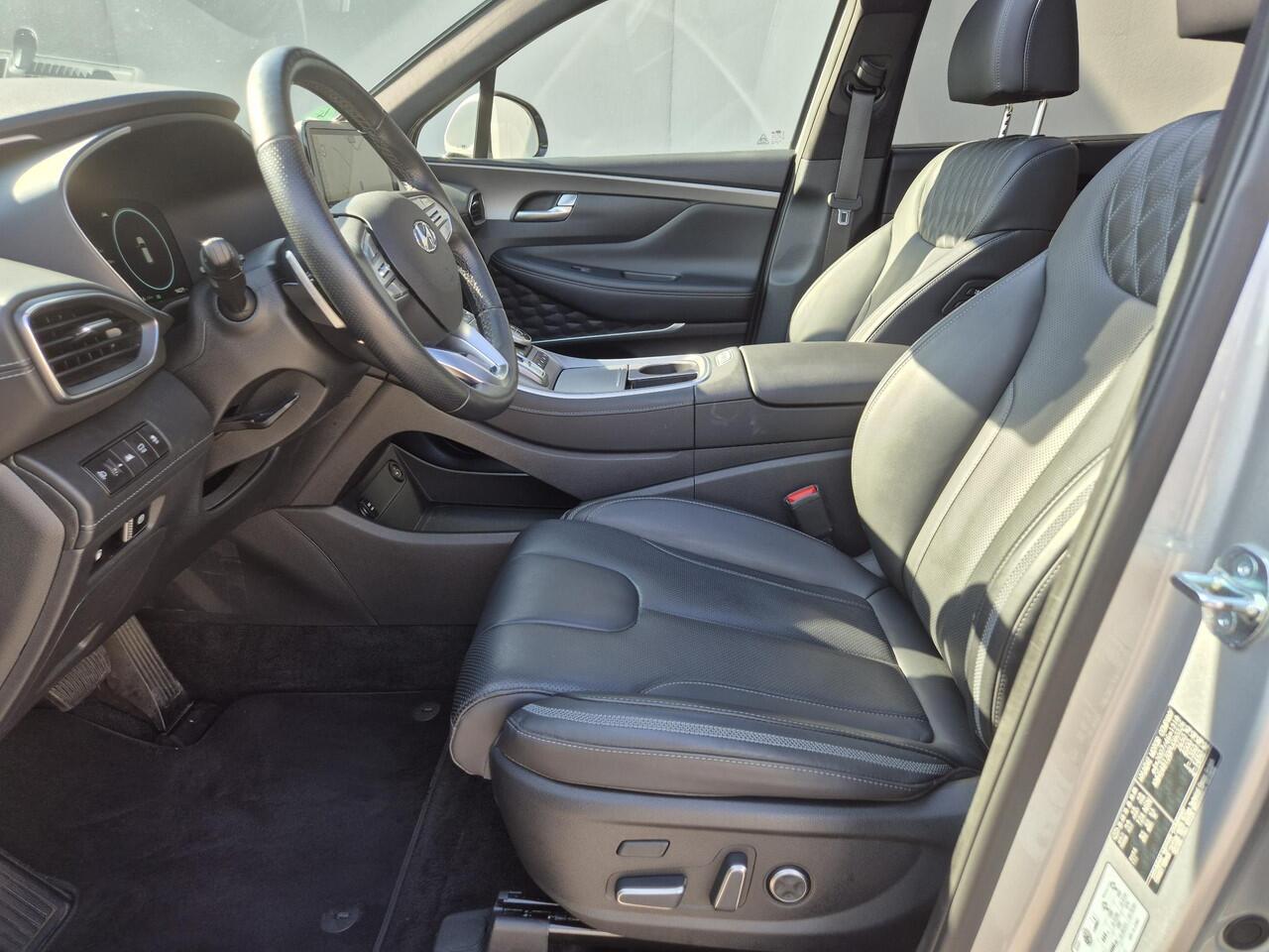 Hyundai SANTA FE 1.6 T-GDI PHEV Plug-in Premium Plus Sky Automaat / Apple Carplay Android Auto / HUD / Trekgewicht 1350 kg / Glazen schuif- en kanteldak / Elektrische achterklep / Rondomzicht camera / Adaptief CC /