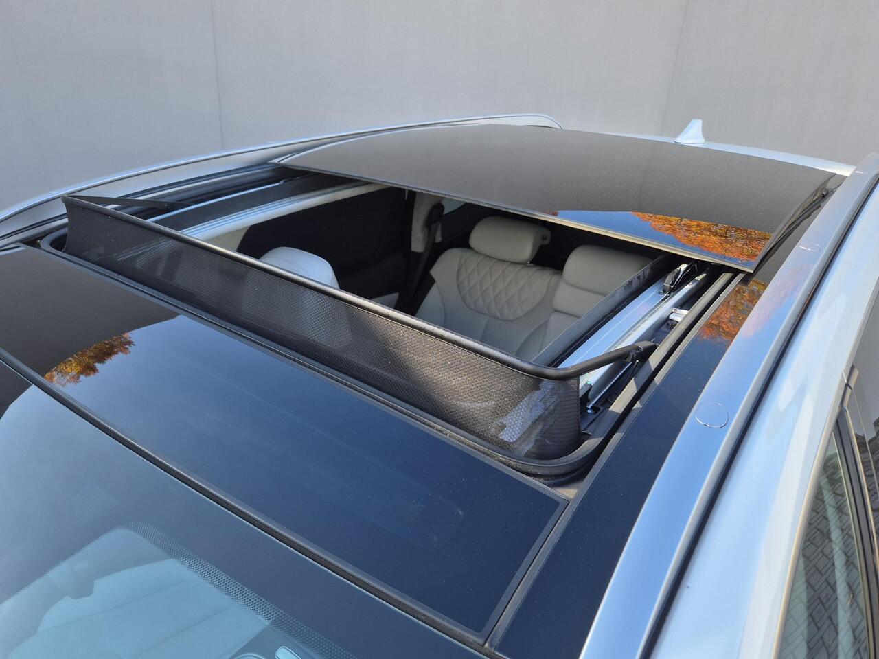 Hyundai SANTA FE 1.6 T-GDI HEV Premium Plus Sky 7p. Automaat / NL Auto / HUD / 7 Persoons / Allseason banden / Trekgewicht 1650 Kg / Stuur-, Stoel en Achterbankverwarming / Elektrische achterklep / Glazen schuif- en kanteldak / Stoelventilatie /