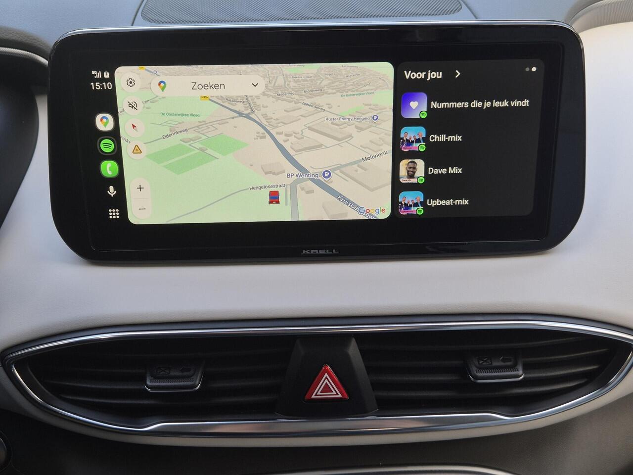 Hyundai SANTA FE 1.6 T-GDI HEV Premium Plus Sky 7p. Automaat / NL Auto / HUD / 7 Persoons / Allseason banden / Trekgewicht 1650 Kg / Stuur-, Stoel en Achterbankverwarming / Elektrische achterklep / Glazen schuif- en kanteldak / Stoelventilatie /