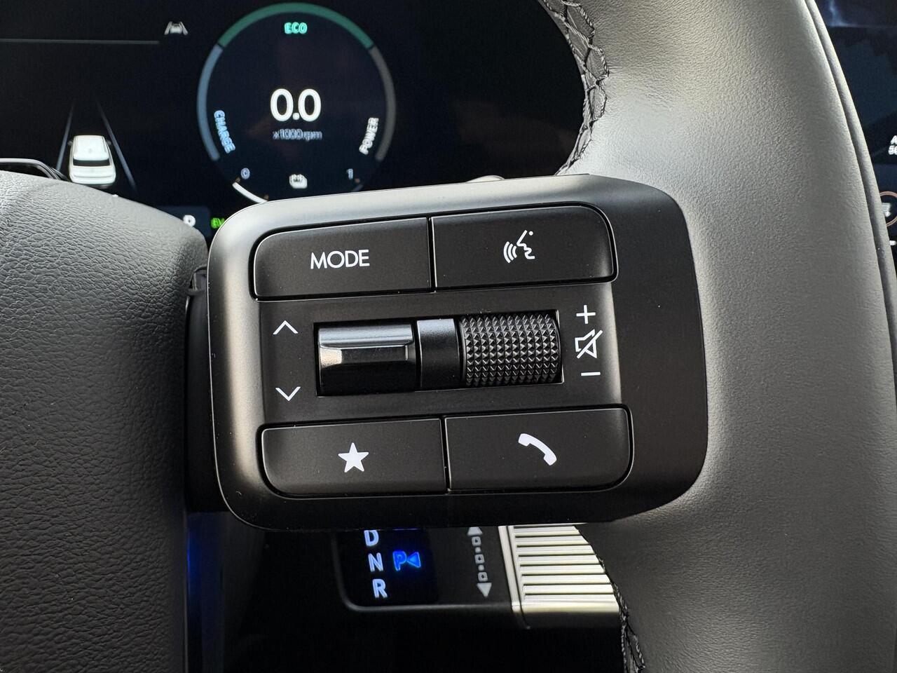 Hyundai SANTA FE 1.6 T-GDI PHEV Black Line 4WD 7p. / Apple Carplay/Android Auto / Stoel verkoeling/verwarming / Lederen bekleding / Airco /