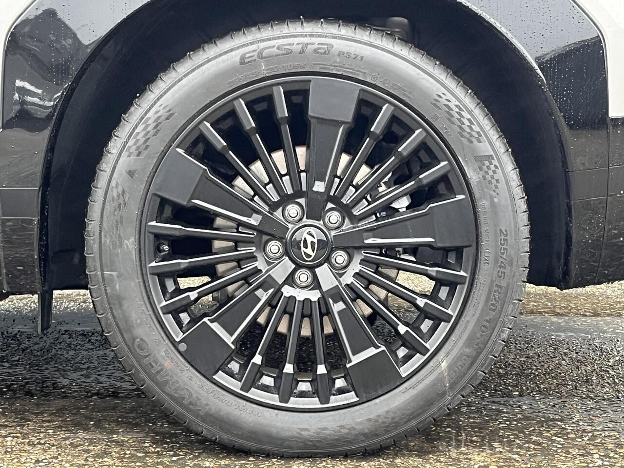 Hyundai SANTA FE 1.6 T-GDI PHEV Black Line 4WD 7p. | Lederen bekleding incl memory | Black Pack | Blind-spot View Monitor | 20'' lmv Dark tone lmv | Bose |