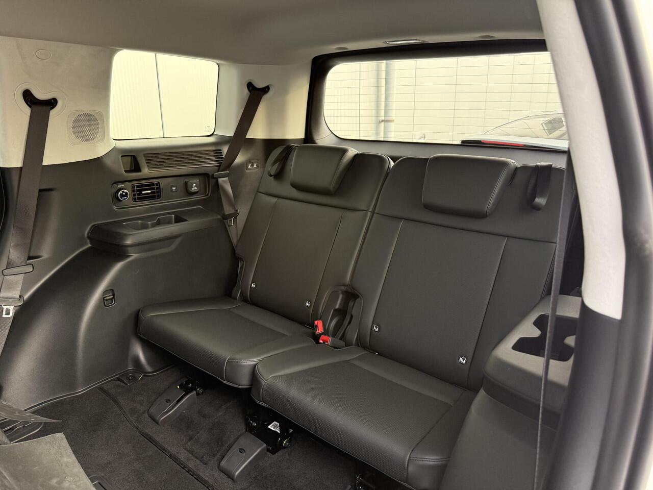 Hyundai SANTA FE 1.6 T-GDI PHEV Premium Plus 4WD 7p. / Stoelkoeling / Stuur- & Stoelverwarming / BOSE Audio / Zwart Leder / NL Auto /