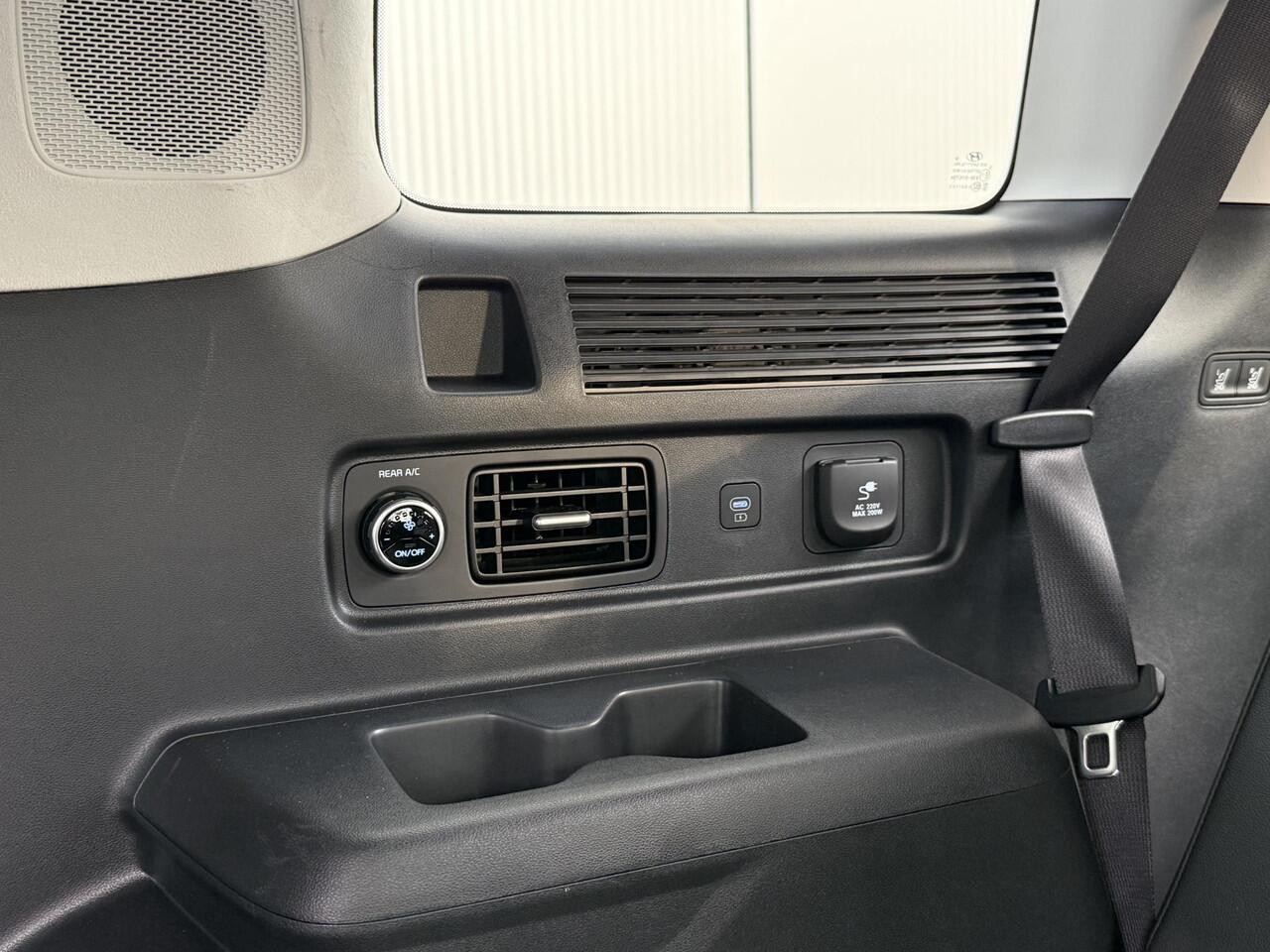 Hyundai SANTA FE 1.6 T-GDI PHEV Premium Plus 4WD 7p. / Stoelkoeling / Stuur- & Stoelverwarming / BOSE Audio / Zwart Leder / NL Auto /