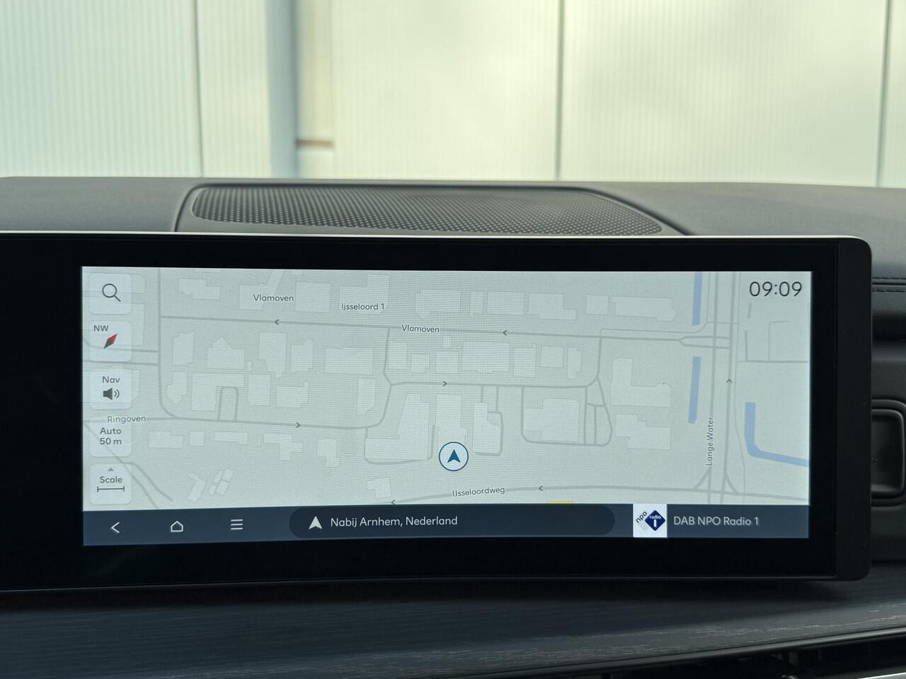 Hyundai SANTA FE 1.6 T-GDI PHEV Premium Plus 4WD 7p. / Stoelkoeling / Stuur- & Stoelverwarming / BOSE Audio / Zwart Leder / NL Auto /