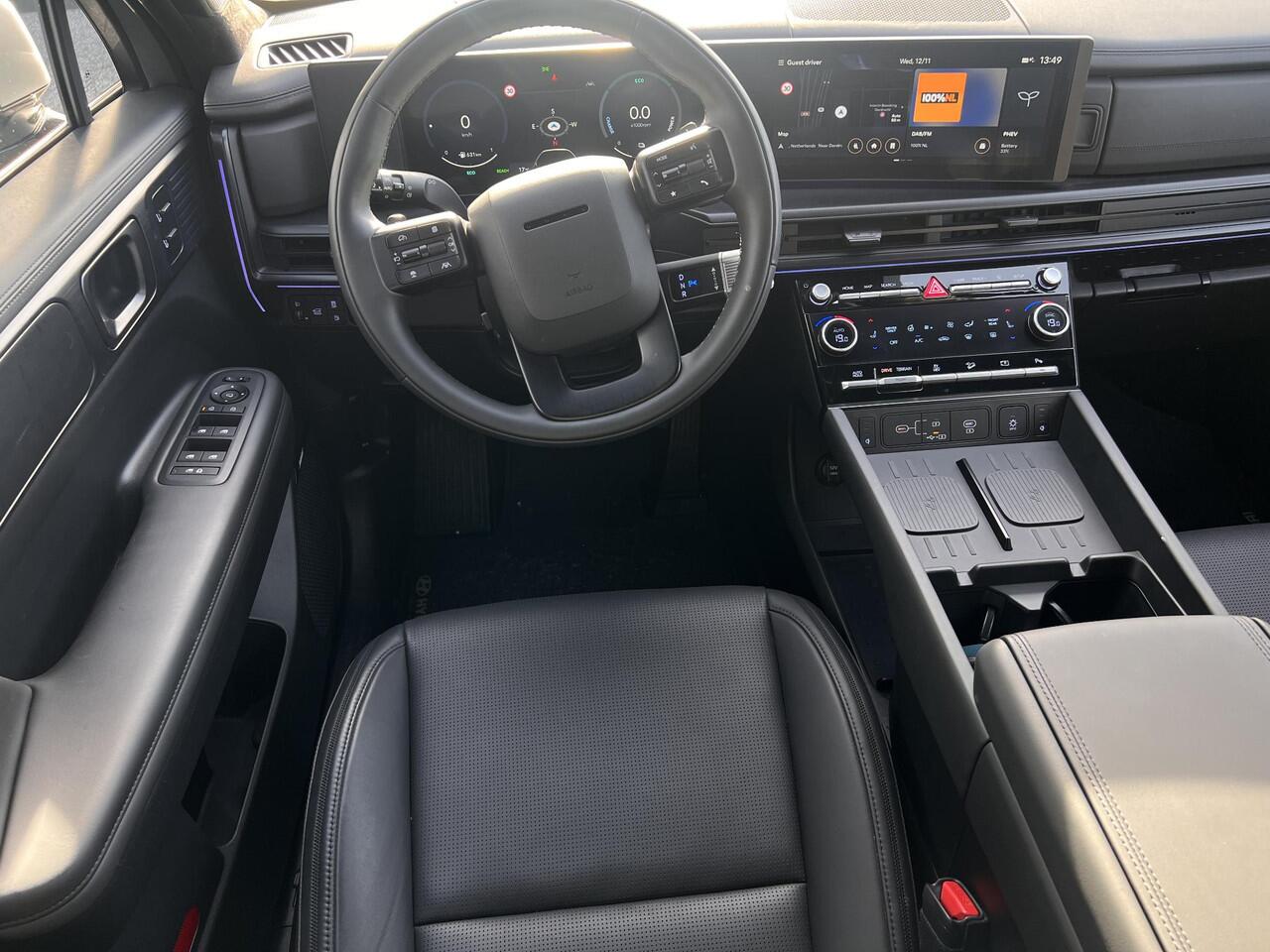 Hyundai SANTA FE Black Line 1.6 T-GDI PHEV 252pk 4WD | 7-PERSOONS | LEDEREN BEKLEDING INCL MEMORY | BLACK PACK | BLIND-SPOT VIEW MONITOR | 20'' LMV DARK TONE LM-VELGEN | BOSE AUDIO |