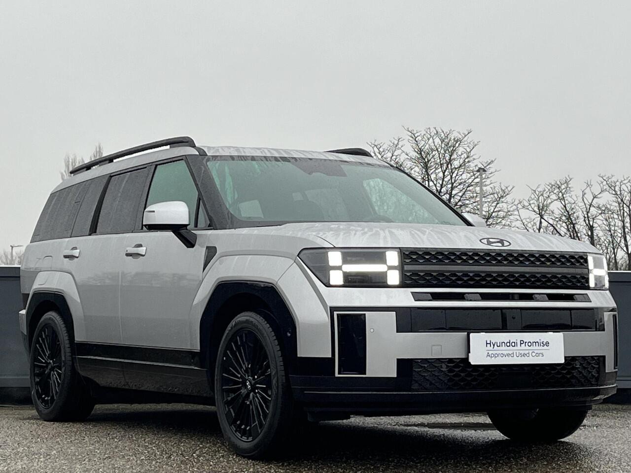 Hyundai SANTA FE Black Line 1.6 T-GDI PHEV 252pk 4WD | 7-PERSOONS | LEDEREN BEKLEDING INCL MEMORY | BLACK PACK | BLIND-SPOT VIEW MONITOR | 20'' LMV DARK TONE LM-VELGEN | BOSE AUDIO |