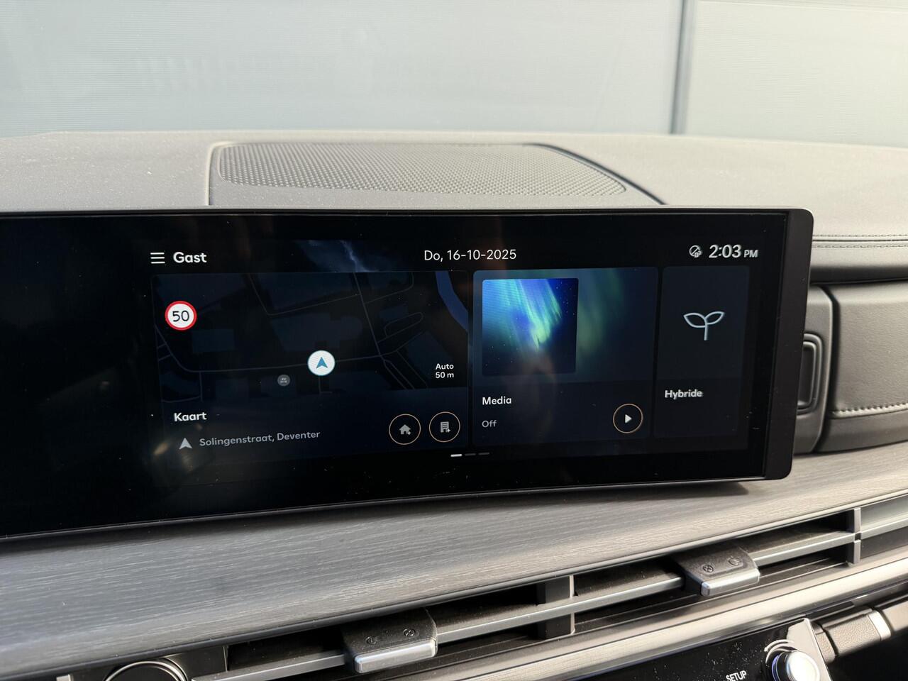 Hyundai SANTA FE 1.6 T-GDI HEV Premium 7p. / Ledere Bekleding / 7 Persoons / Vol Uitgerust met Opties / Adaptive Cruise / Elektrische Stoelen met Memory /