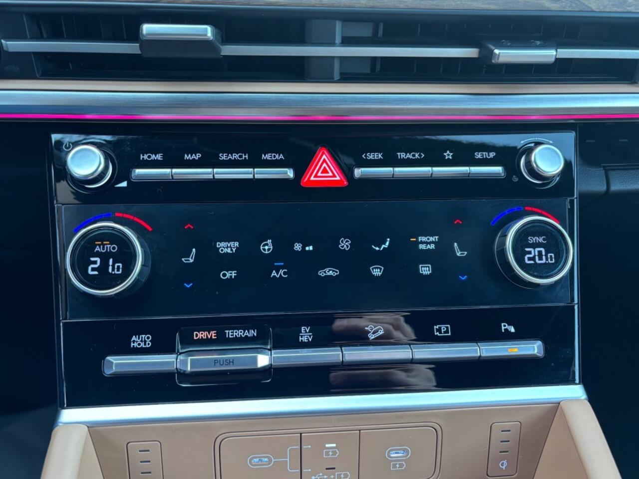 Hyundai SANTA FE 1.6 T-GDI PHEV 7 stoelen . AUT. LEER 360CAMERA STOEL KOEL/VERWARM HEAD UP LED