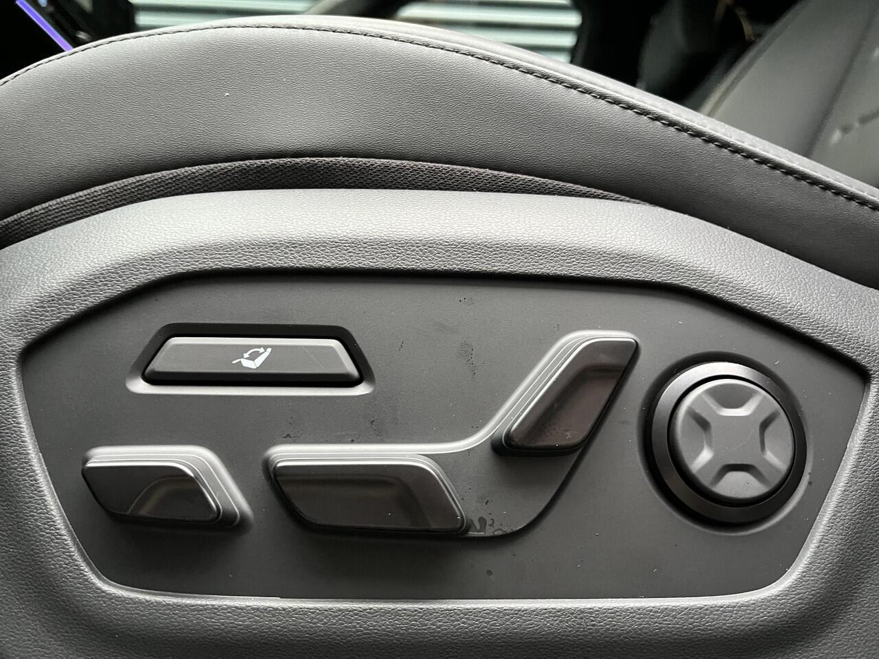 Hyundai SANTA FE Black Line 1.6 T-GDI PHEV 252pk 4WD | 7-PERSOONS | LEDEREN BEKLEDING INCL MEMORY | BLACK PACK | BLIND-SPOT VIEW MONITOR | 20'' LMV DARK TONE LM-VELGEN | BOSE AUDIO |