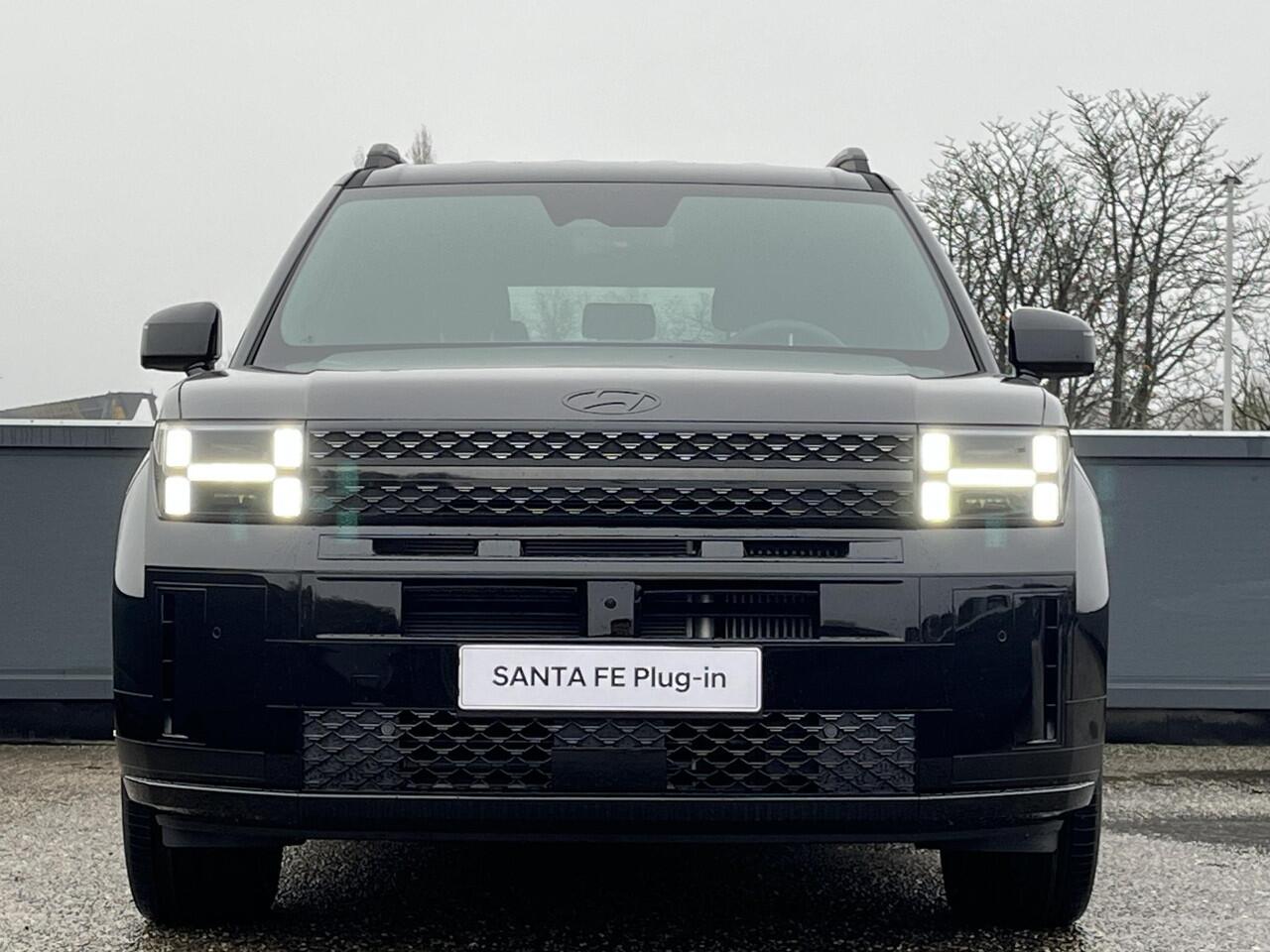 Hyundai SANTA FE Black Line 1.6 T-GDI PHEV 252pk 4WD | 7-PERSOONS | LEDEREN BEKLEDING INCL MEMORY | BLACK PACK | BLIND-SPOT VIEW MONITOR | 20'' LMV DARK TONE LM-VELGEN | BOSE AUDIO |