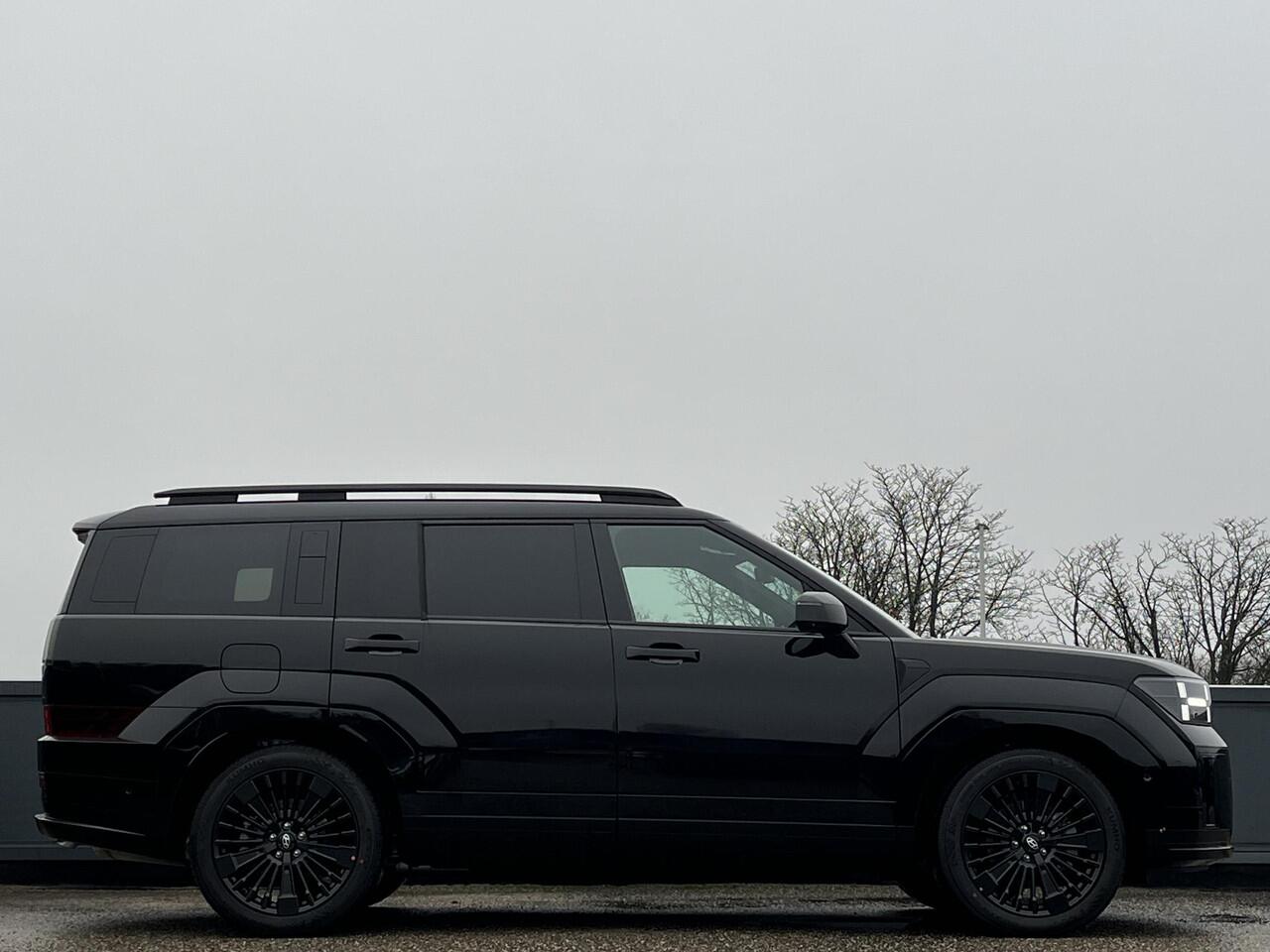 Hyundai SANTA FE Black Line 1.6 T-GDI PHEV 252pk 4WD | 7-PERSOONS | LEDEREN BEKLEDING INCL MEMORY | BLACK PACK | BLIND-SPOT VIEW MONITOR | 20'' LMV DARK TONE LM-VELGEN | BOSE AUDIO |