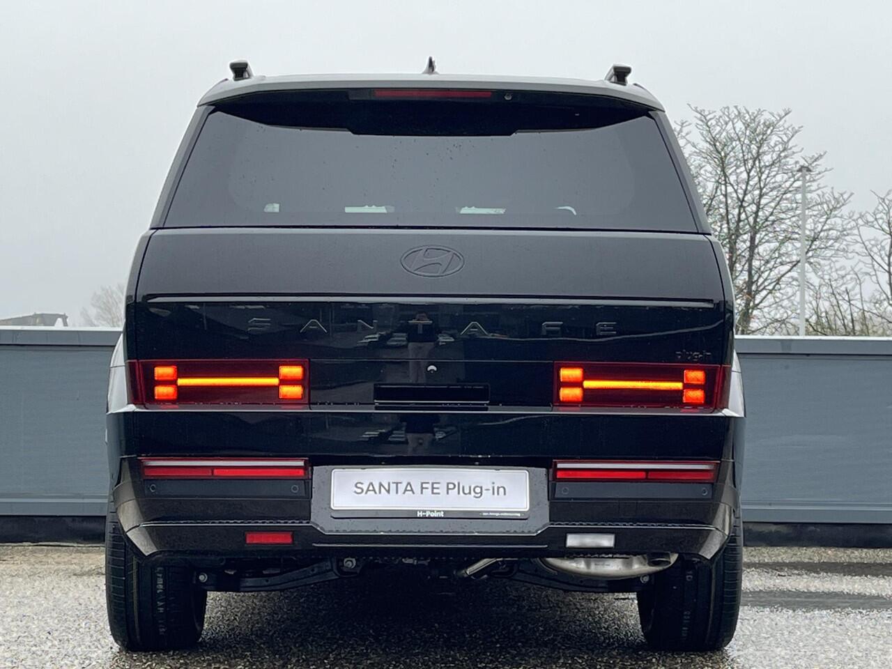 Hyundai SANTA FE Black Line 1.6 T-GDI PHEV 252pk 4WD | 7-PERSOONS | LEDEREN BEKLEDING INCL MEMORY | BLACK PACK | BLIND-SPOT VIEW MONITOR | 20'' LMV DARK TONE LM-VELGEN | BOSE AUDIO |