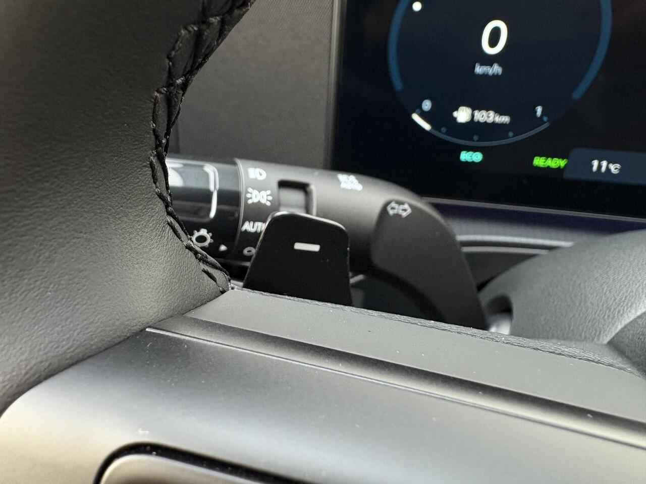 Hyundai SANTA FE 1.6 T-GDI PHEV Black Line 4WD 7p. / Apple Carplay/Android Auto / Stoel verkoeling/verwarming / Lederen bekleding / Airco / ¤ 2500,= voordeel op de nieuwprijs