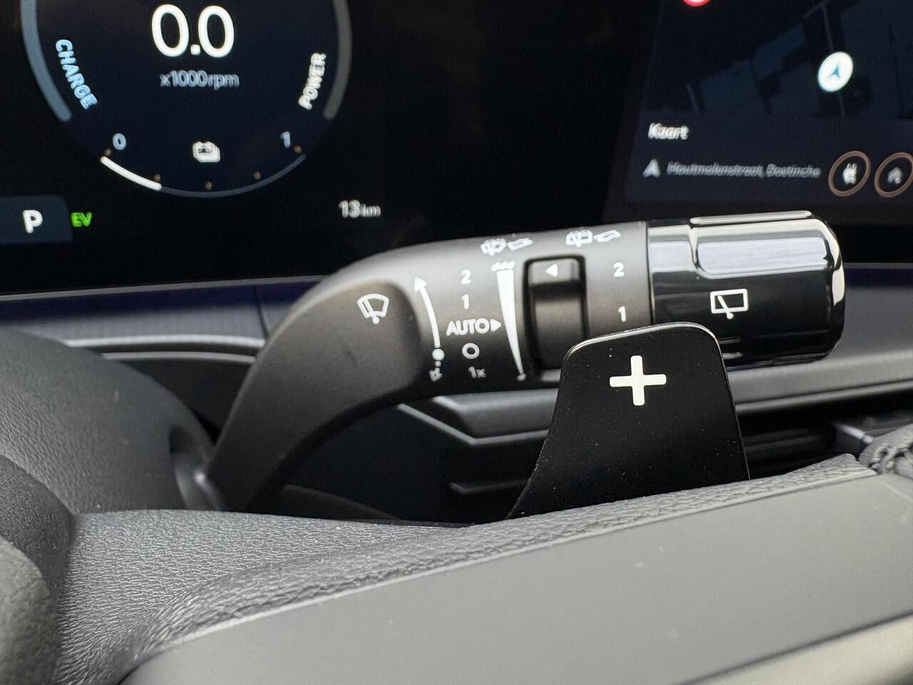 Hyundai SANTA FE 1.6 T-GDI PHEV Black Line 4WD 7p. / Apple Carplay/Android Auto / Stoel verkoeling/verwarming / Lederen bekleding / Airco / ¤ 2500,= voordeel op de nieuwprijs