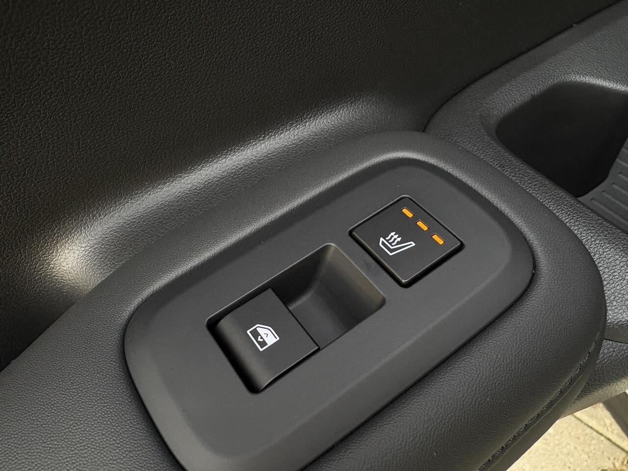 Hyundai SANTA FE 1.6 T-GDI PHEV Black Line 4WD 7p. / Apple Carplay/Android Auto / Stoel verkoeling/verwarming / Lederen bekleding / Airco / ¤ 2500,= voordeel op de nieuwprijs