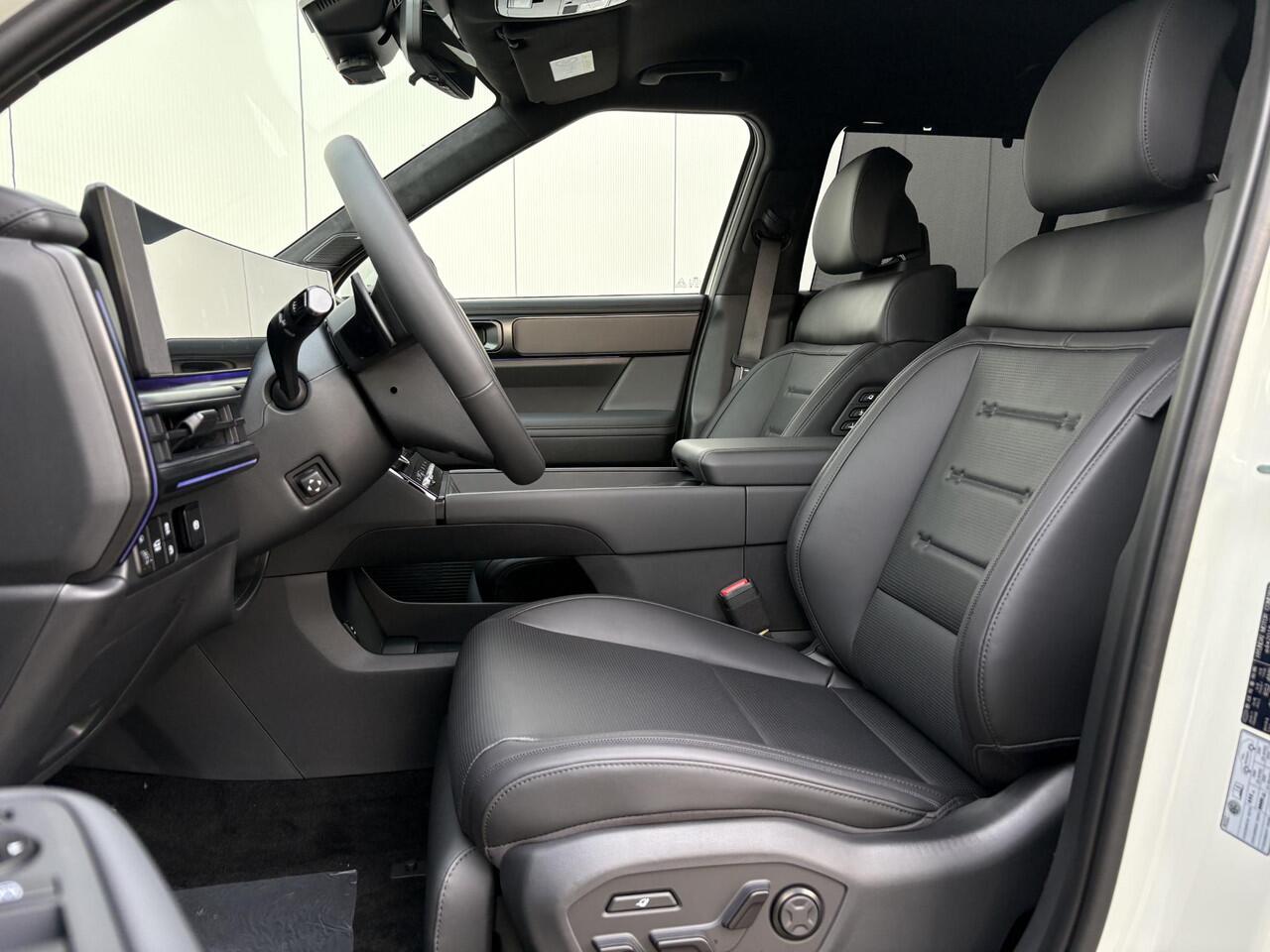 Hyundai SANTA FE 1.6 T-GDI PHEV Black Line 4WD 7p. / Apple Carplay/Android Auto / Stoel verkoeling/verwarming / Lederen bekleding / Airco / ¤ 2500,= voordeel op de nieuwprijs