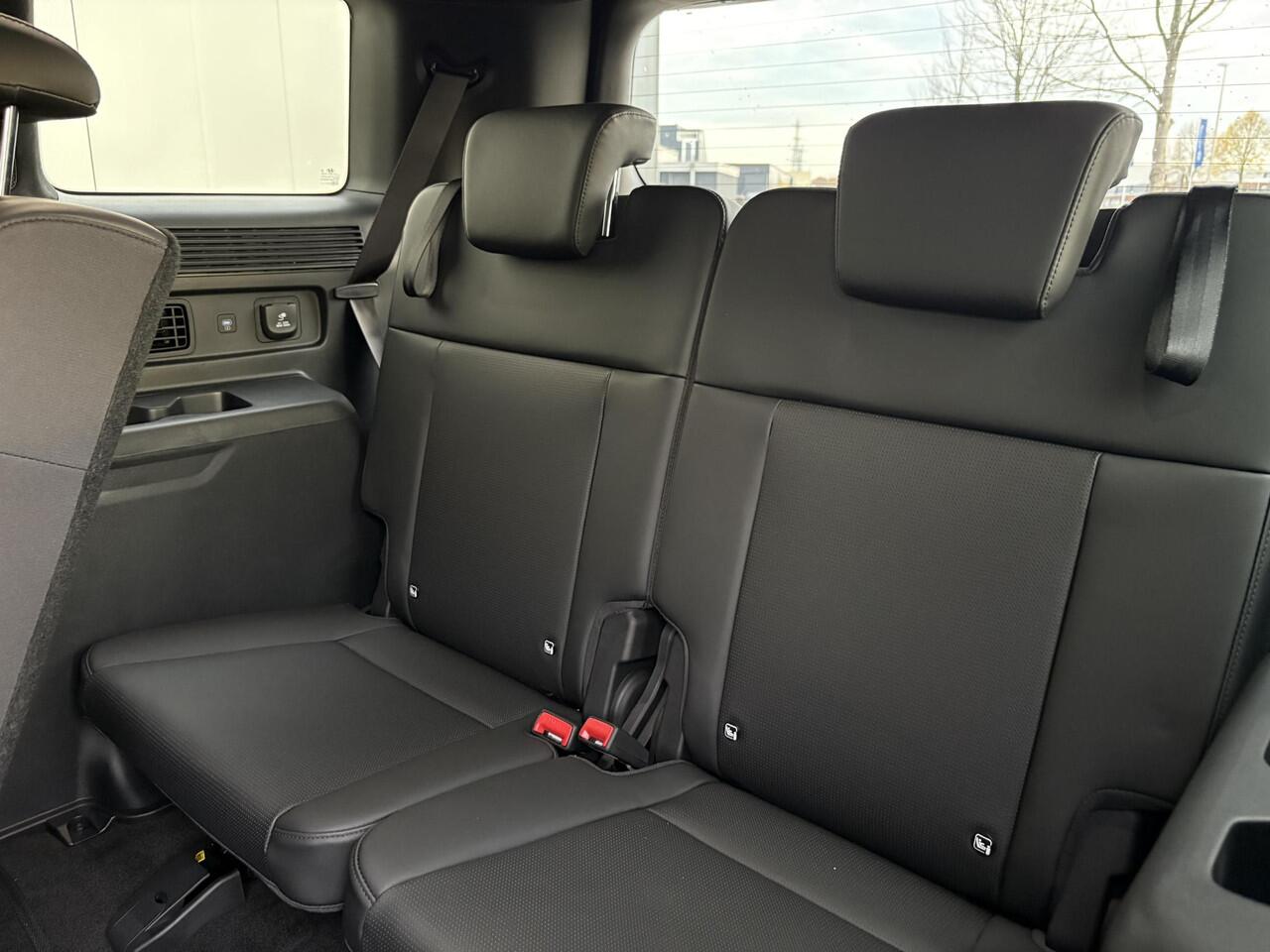 Hyundai SANTA FE 1.6 T-GDI PHEV Black Line 4WD 7p. / Apple Carplay/Android Auto / Stoel verkoeling/verwarming / Lederen bekleding / Airco / ¤ 2500,= voordeel op de nieuwprijs