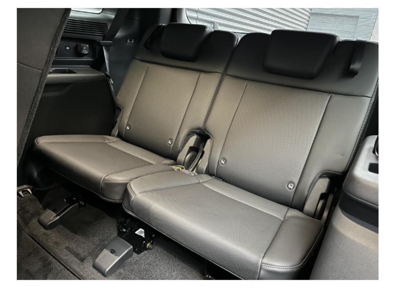 Hyundai SANTA FE Black Line 1.6 T-GDI PHEV 252pk 4WD | ¤5.725 KORTING | DIRECT LEVERBAAR |