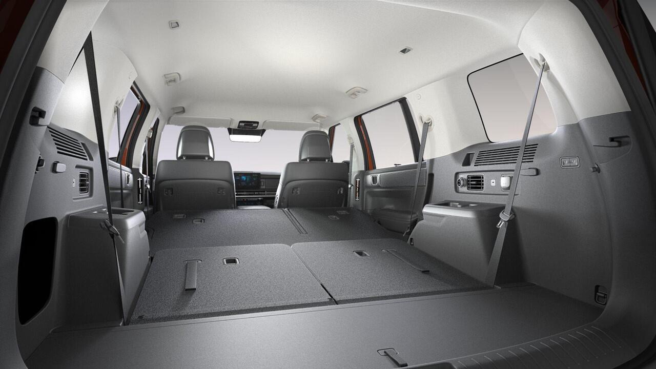 Hyundai SANTA FE 1.6 T-GDI PHEV Comfort Plus 4WD 7p. / Incl. ¤2500,- inruilvoordeel / Navigatie / Apple & Android carplay / Airco / Achteruitrijcamera / levertijd 3 maanden /