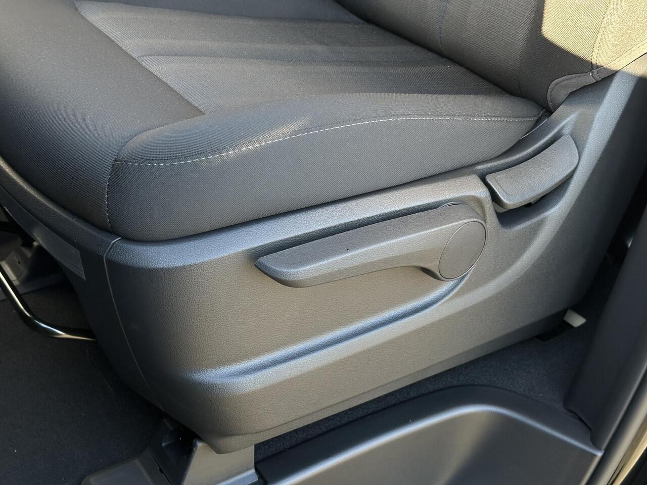 Hyundai Staria 1.6 T-GDI HEV / Navigatie / Climate Control / Zijwind Assistent / DAB Radio / Achteruitrijcamera /