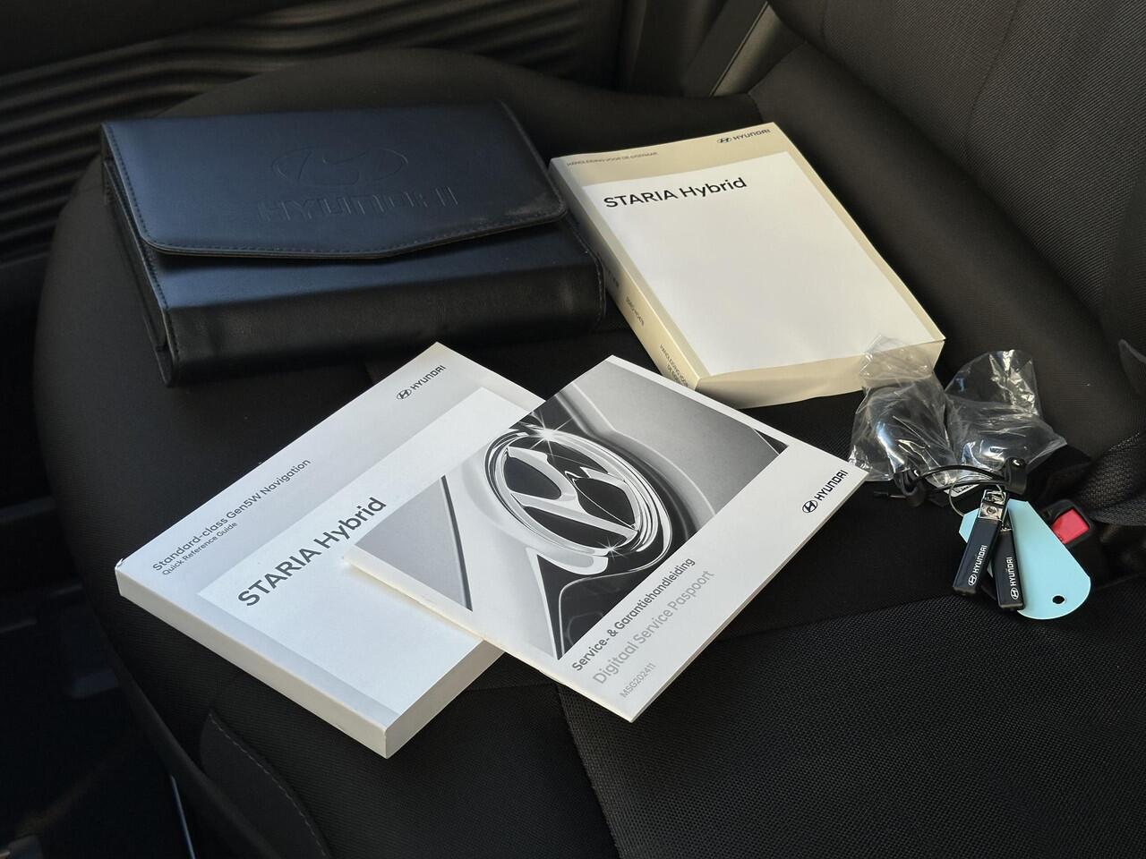 Hyundai Staria 1.6 T-GDI HEV / Navigatie / Climate Control / Zijwind Assistent / DAB Radio / Achteruitrijcamera /