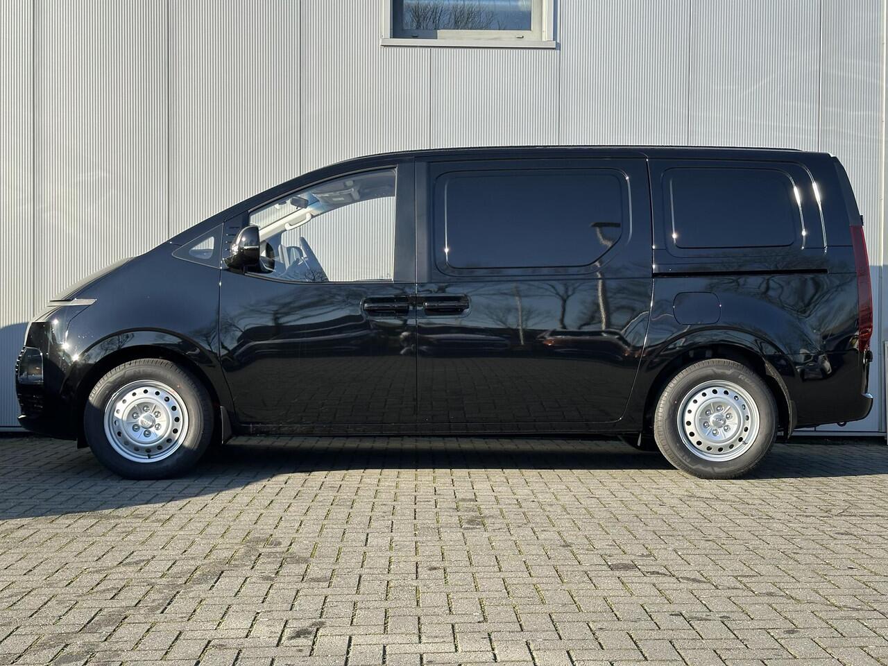 Hyundai Staria 1.6 T-GDI HEV / Navigatie / Climate Control / Zijwind Assistent / DAB Radio / Achteruitrijcamera /