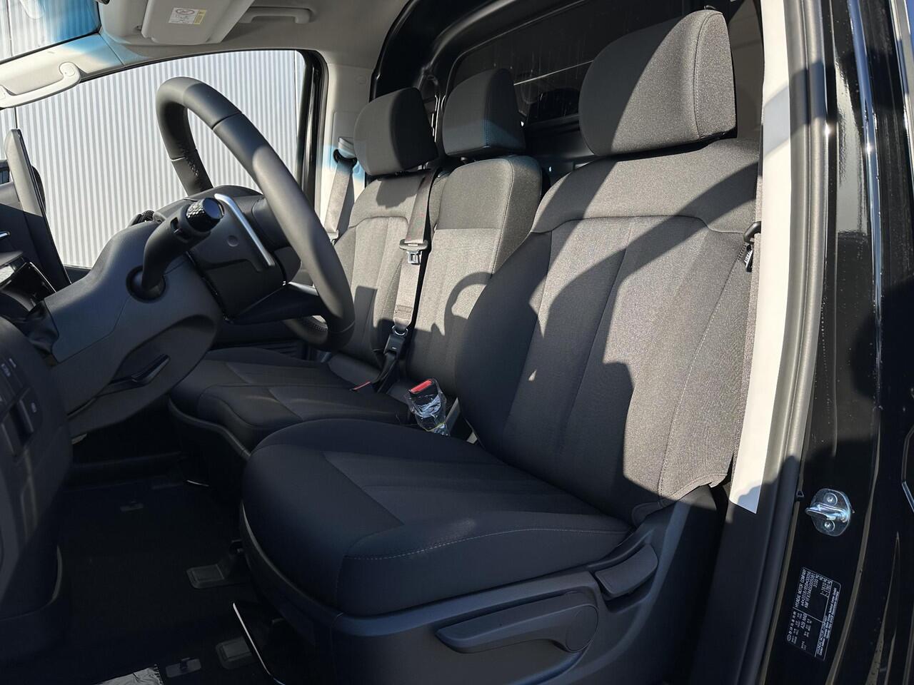 Hyundai Staria 1.6 T-GDI HEV / Navigatie / Climate Control / Zijwind Assistent / DAB Radio / Achteruitrijcamera /