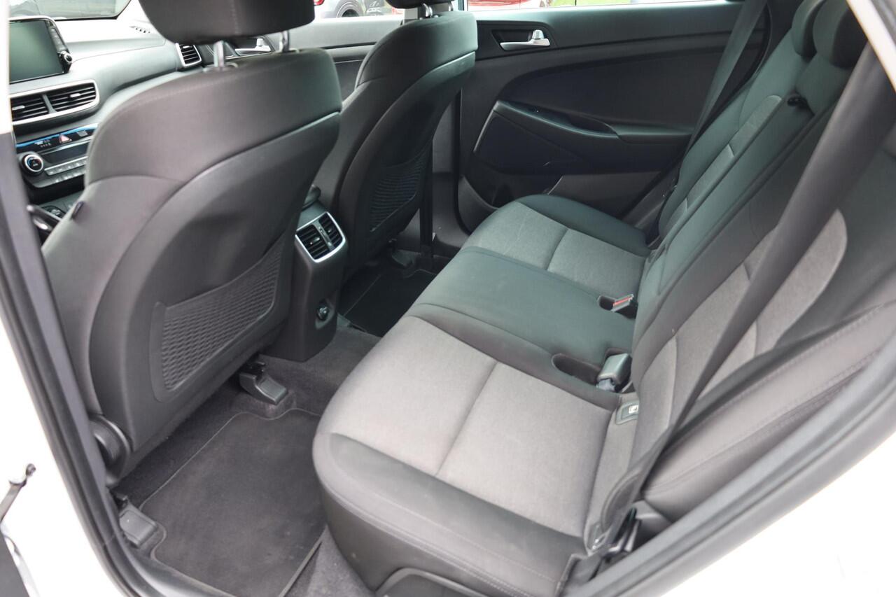 Hyundai TUCSON 1.6 GDI Comfort CAMERA CARPLAY STOELVERWARMING NAVI DAB CRUISE CLIMA HILL-HOLD START-STOP PDC 17''LMV