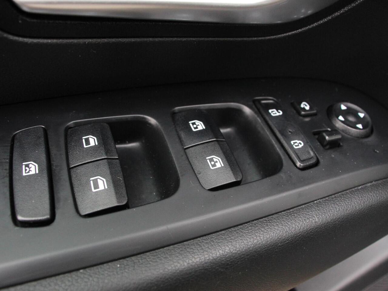 Hyundai TUCSON 1.6 T-GDI PHEV Comfort 4WD Climate control Cruise control Parkeersensoren achter Achteruitrij camera Navigatie LED Apple Carplay/ Android Auto