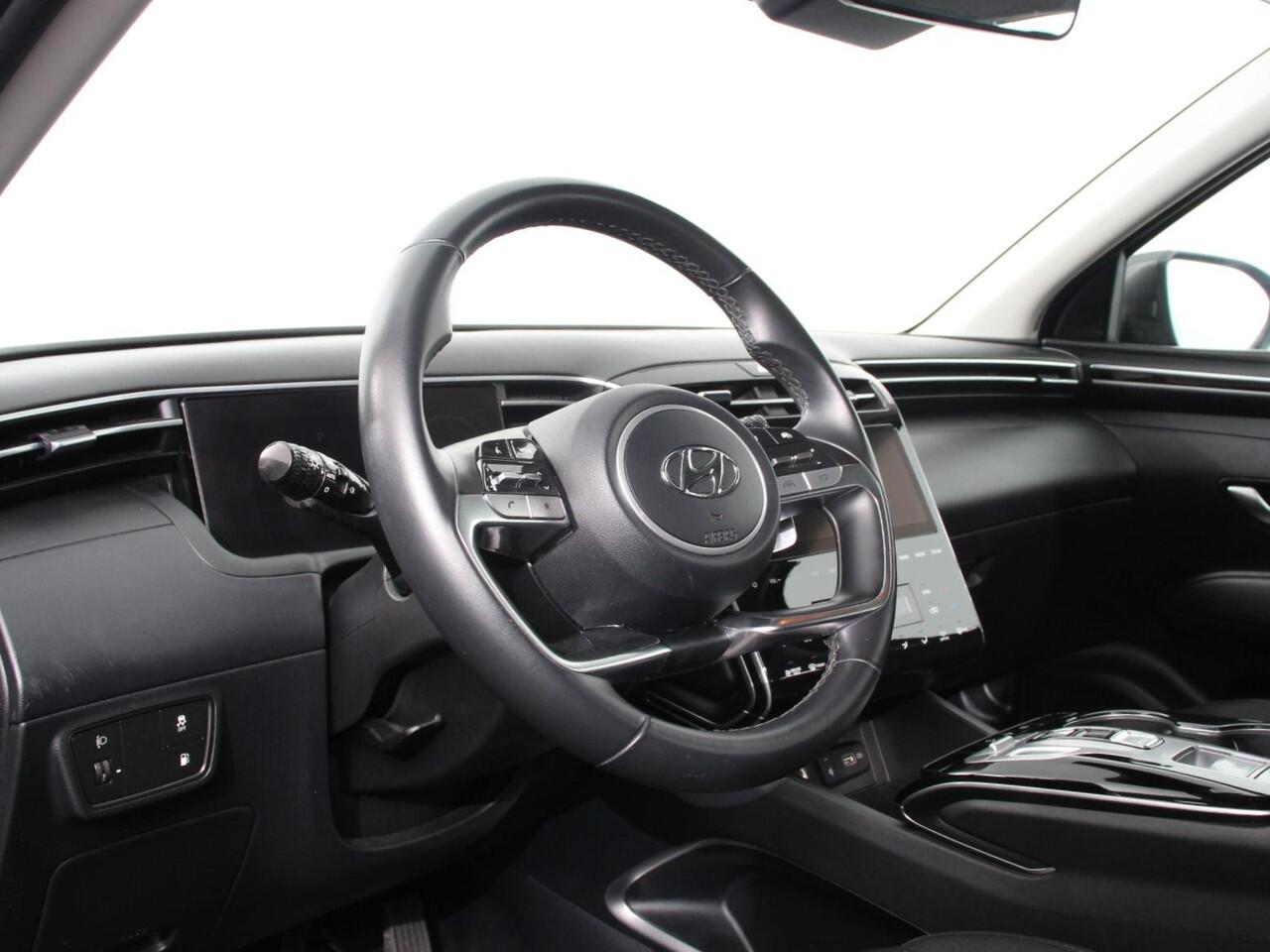 Hyundai TUCSON 1.6 T-GDI PHEV Comfort 4WD Climate control Cruise control Parkeersensoren achter Achteruitrij camera Navigatie LED Apple Carplay/ Android Auto