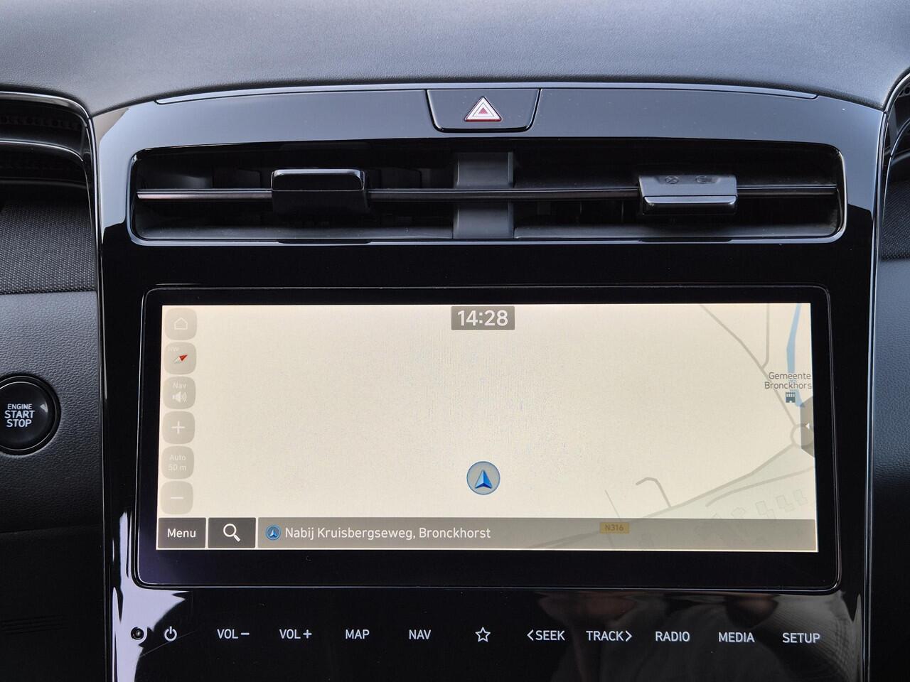 Hyundai TUCSON 1.6 T-GDI PHEV N Line 4WD Automaat / Rondomzicht camera / Apple Carplay Android Auto / Adaptief cruise control / Trekgewicht 1350 Kg / Stuur- en Stoelverwarming / Elektrisch bedienbare stoelen - achterklep /