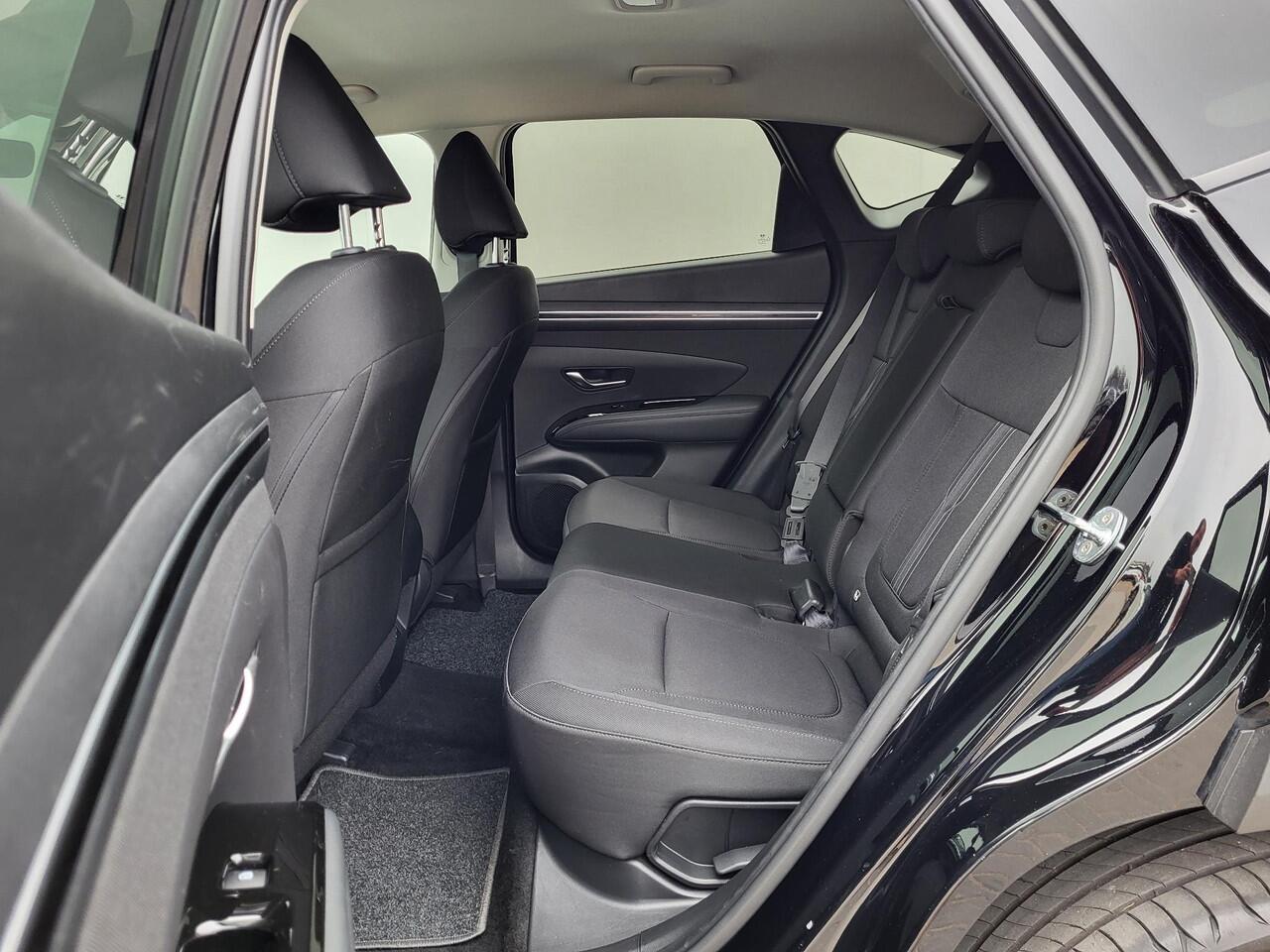 Hyundai TUCSON 1.6 T-GDI PHEV Comfort Smart 4WD Automaat / Apple Carplay Android auto / Stuur-, en Stoelverwarming / Trekgewicht 1350 kg / Achteruitrijcamera / Keyless Entry/Start / Adaptief CC / Elektrische achterklep /