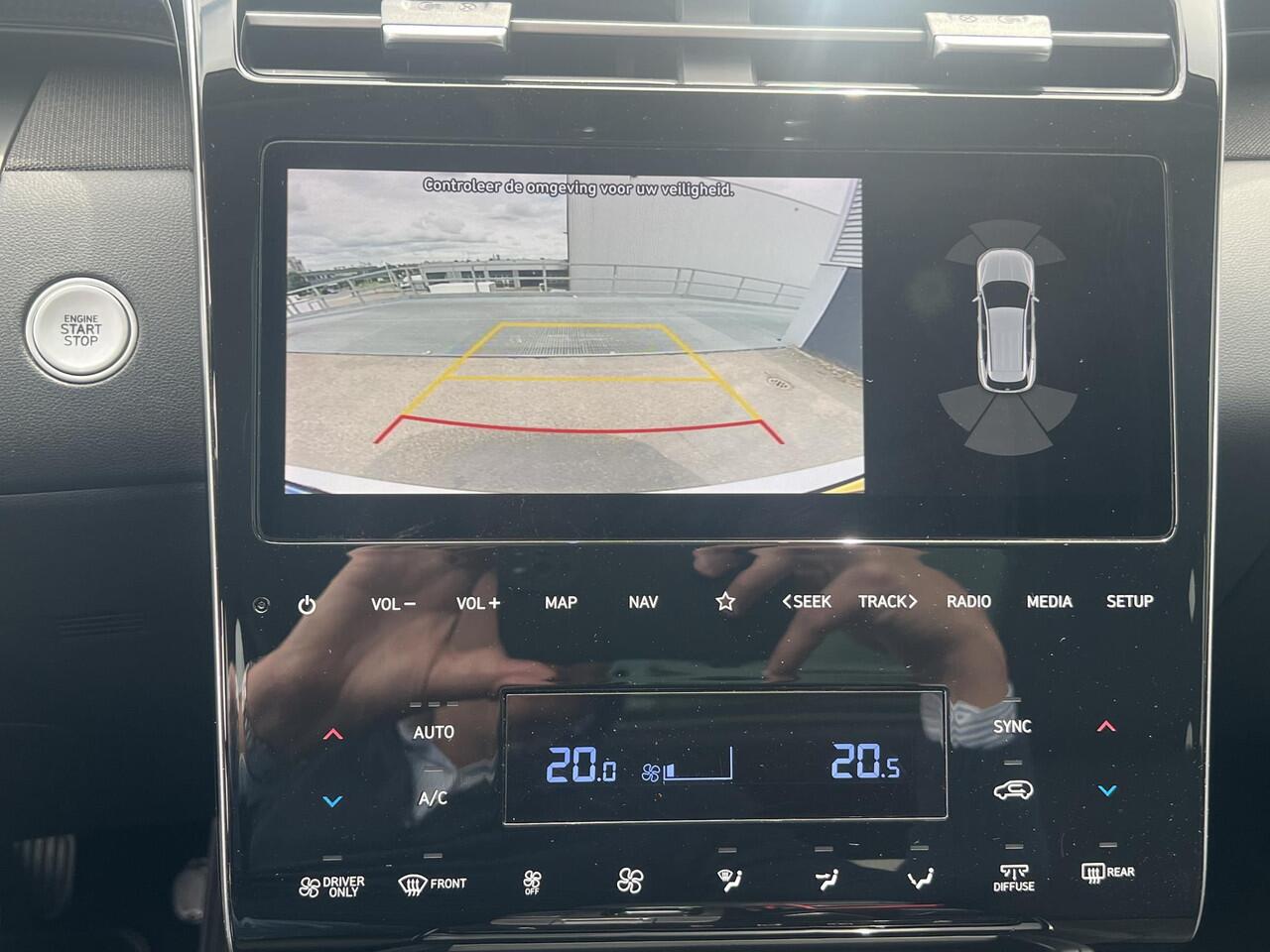 Hyundai TUCSON 1.6 T-GDI PHEV Premium Sky Edition 4WD Hyundai Tucson 1.6 T-GDI PHEV Premium Sky 4WD Schuif/kanteldak, Navigatie, Stoelverwarming, Parkeersensoren voor + Achter, Dodehoekdetectie, Climate control, BTW-Auto