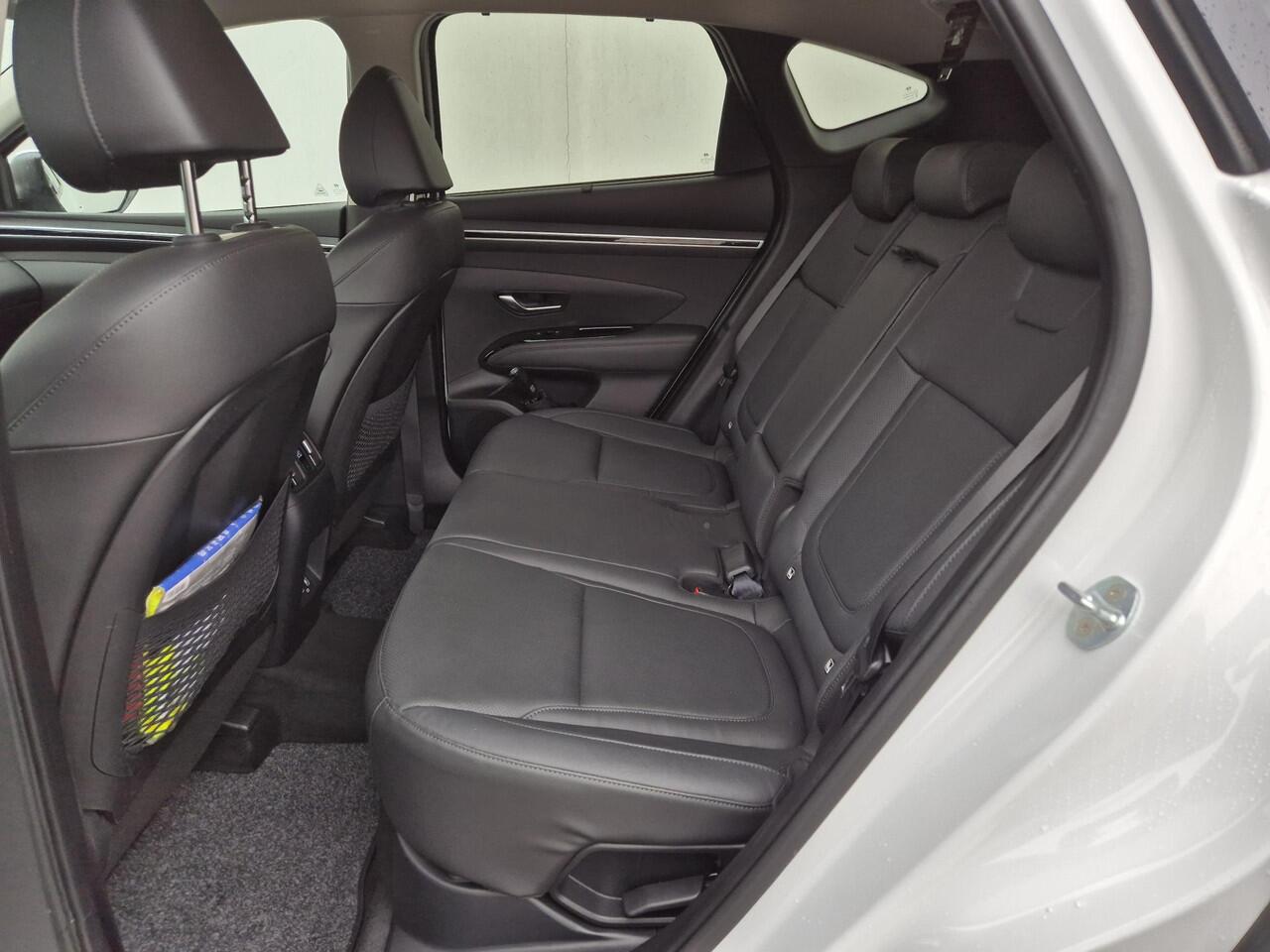 Hyundai TUCSON 1.6 T-GDI HEV 230 PK Premium / Duurste uitvoering / Trekgewicht 1650 kg / Apple Carplay Android Auto / Stuur- en Stoelverwarming / Rondomzicht camera / Climate Control / Stoelventilatie voor /