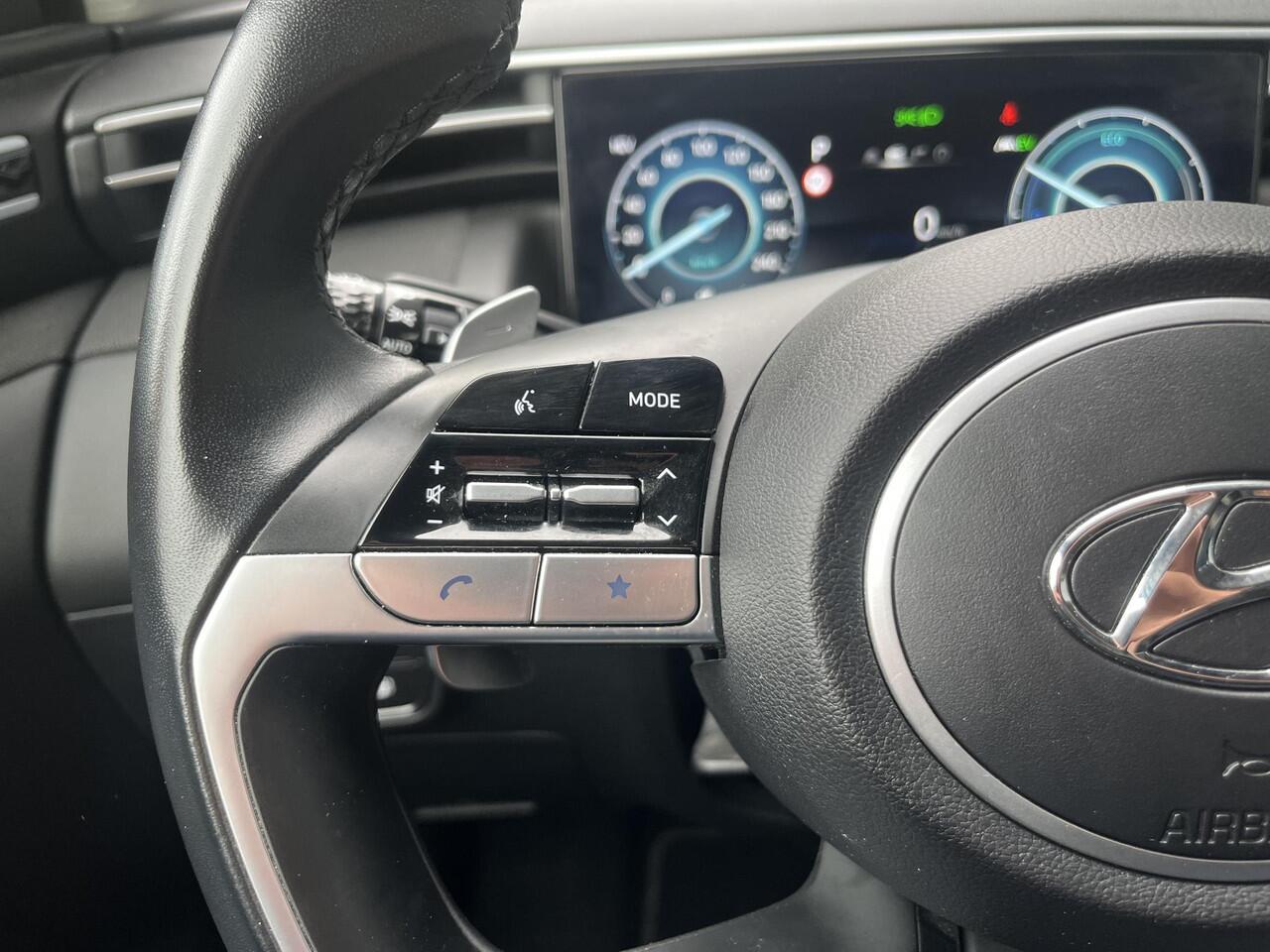 Hyundai TUCSON 1.6 T-GDI PHEV Comfort 4WD / Dealer onderhouden / Navigatie / Apple carplay & Android auto / Stoelverwarming / Adaptieve cruise control / Climate control / 19" Licht metalenvelgen /