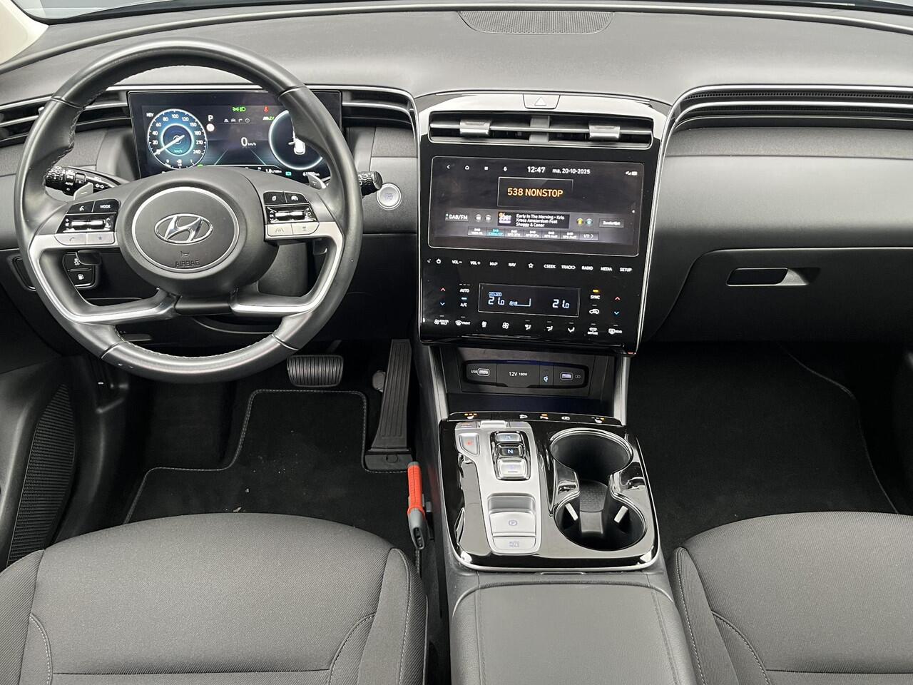 Hyundai TUCSON 1.6 T-GDI PHEV Comfort 4WD / Dealer onderhouden / Navigatie / Apple carplay & Android auto / Stoelverwarming / Adaptieve cruise control / Climate control / 19" Licht metalenvelgen /