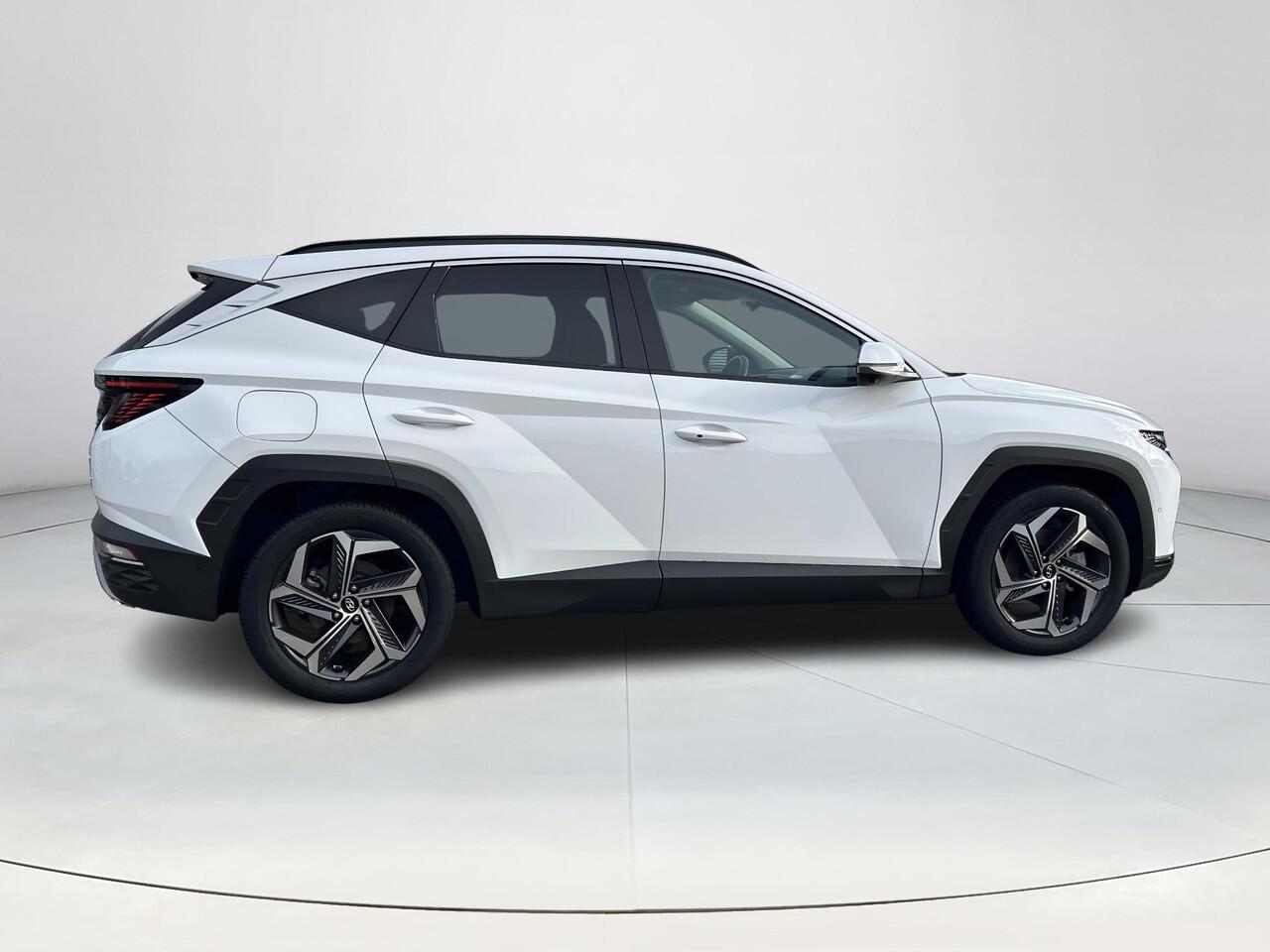 Hyundai TUCSON 1.6 T-GDI PHEV Premium Sky 4WD | Stoelverwarming/verkoeling | Stuurverwarming | Schuif-kantel dak | Lederen bekleding | 2e zit-rij bankverwarming | 360graden camera | 3-zone klimaatcontrole | Elektrische geheugen stoelen | KRELL- premium audiosysteem |