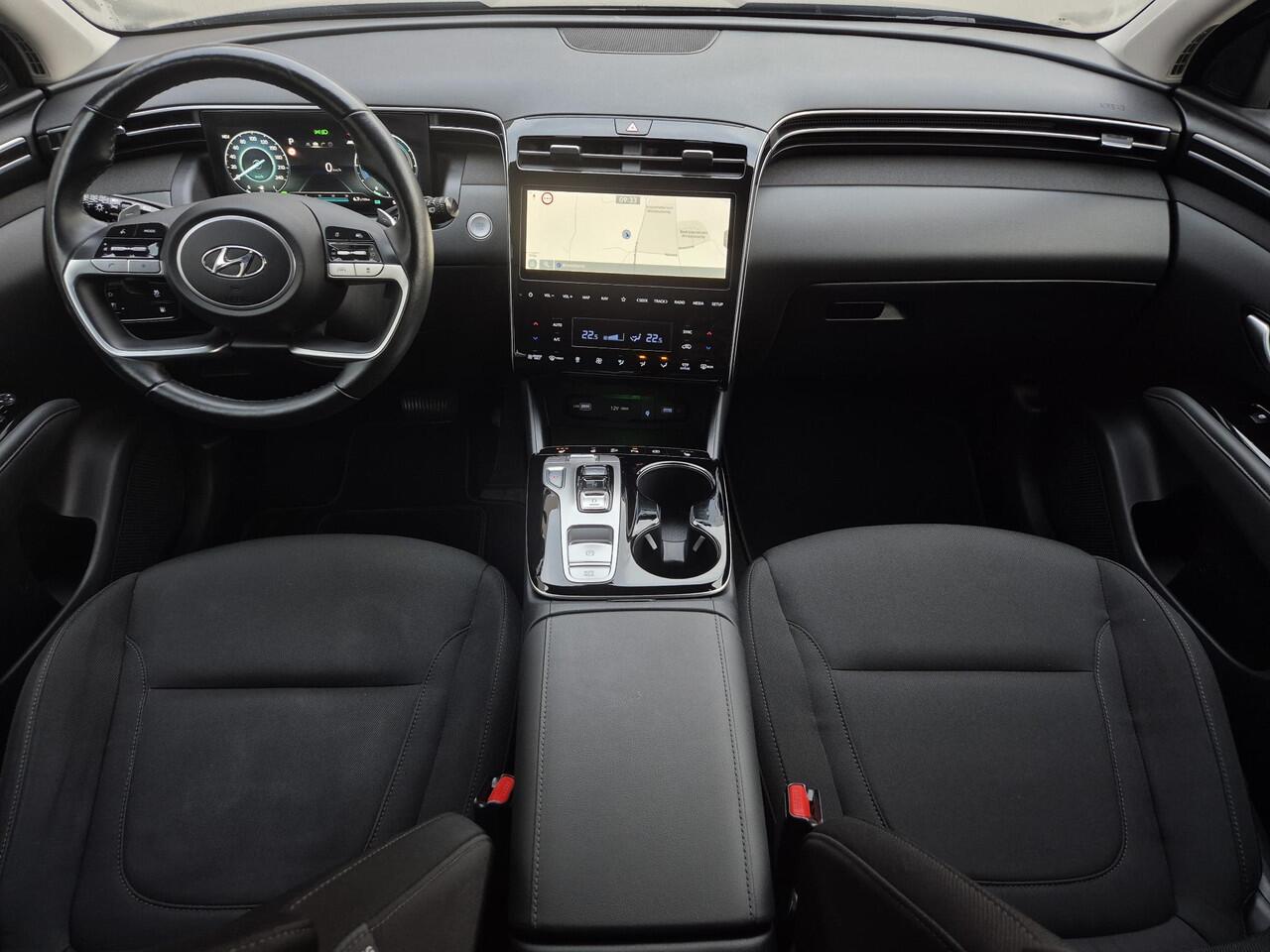 Hyundai TUCSON 1.6 T-GDI PHEV Plug-in Comfort Smart 4WD Automaat / Accu SOH 100% / Fabrieksgarantie tot 10-2026 / Dealer onderhouden / Trekgewicht 1350 kg / EAER bereik 62 km bereik stad 74 km / Apple Carplay Android Auto / Adaptief CC /