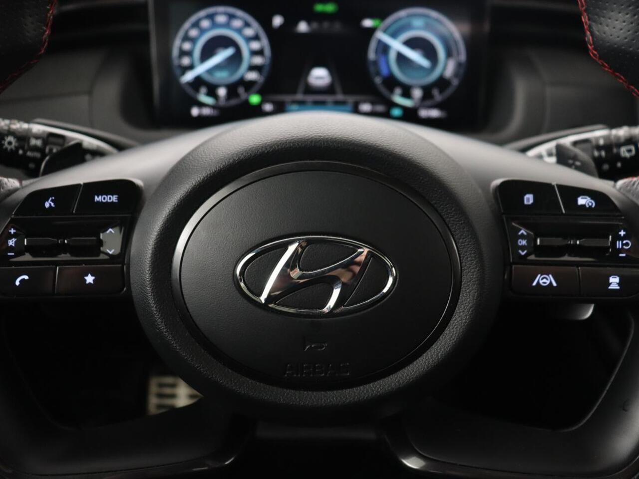 Hyundai TUCSON 1.6 T-GDI PHEV N Line Sky 4WD | Panoramadak | Leder/Alcantara | Stoelverwarming | Camera | Carplay | Stuurverwarming | Keyless | Full LED | Navigatie | 19'' lichtmetalen velgen | Plug In