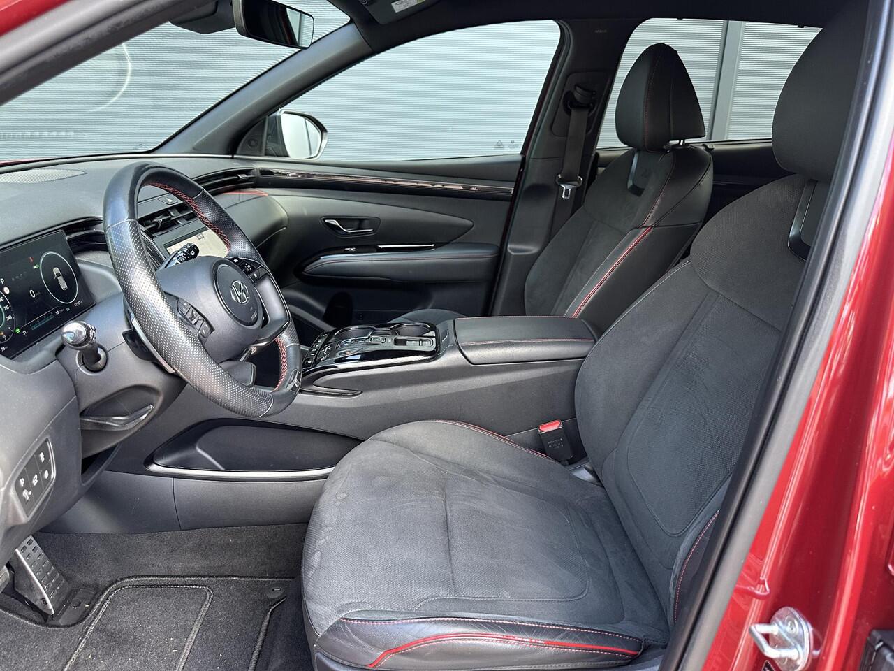 Hyundai TUCSON 1.6 T-GDI PHEV N Line 4WD / tot 10-2026 Fabrieksgarantie / Dealer onderhouden / Trekgewicht 1.350 Kg / Accu SoH 100% / Camera / Adaptief CC / Stuur- en Stoelverwarming / Elektrische klep / Apple Carplay Android Auto /