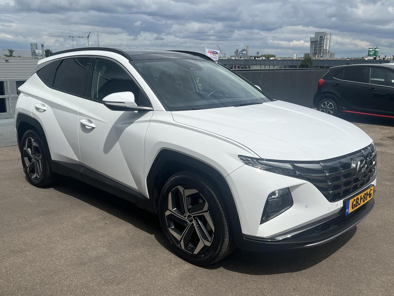 Hyundai TUCSON 1.6 T-GDI PHEV Premium Edition Sky 4WD 4WD Schuif/kanteldak, Navigatie, Stoelverwarming, Parkeersensoren voor + Achter, Dodehoekdetectie, Climate control, BTW-Auto