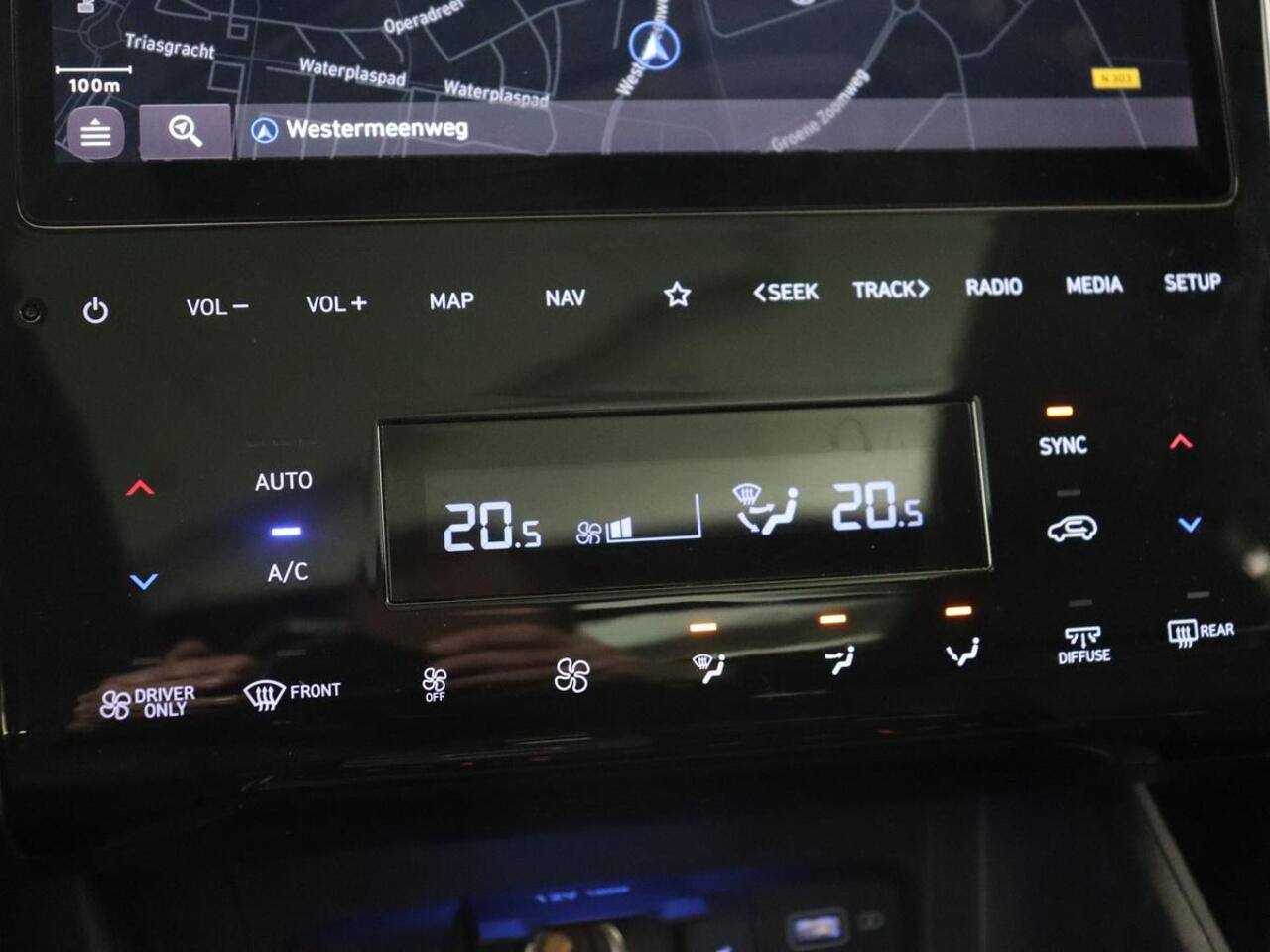 Hyundai TUCSON 1.6 T-GDI PHEV Premium Sky 4WD | Panoramadak | Stoelventilatie | Leder | 360 Camera | Adaptive cruise | Memory | Achterbankverwarming | Carplay | Full LED | Navigatie | Plug In