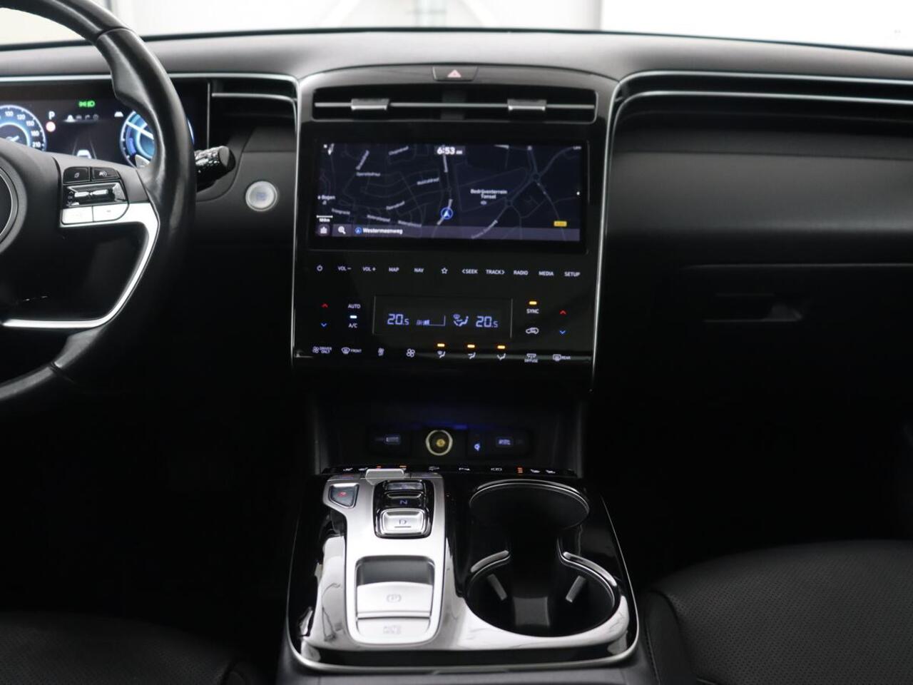 Hyundai TUCSON 1.6 T-GDI PHEV Premium Sky 4WD | Panoramadak | Stoelventilatie | Leder | 360 Camera | Adaptive cruise | Memory | Achterbankverwarming | Carplay | Full LED | Navigatie | Plug In