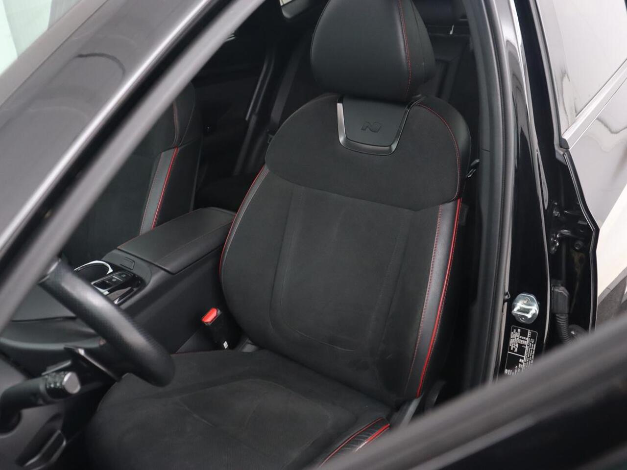 Hyundai TUCSON 1.6 T-GDI PHEV N Line Sky 4WD | Panoramadak | Stoelverwarming | Leder/Alcantara | Camera | Adaptive cruise | Carplay | Full LED | Stuurverwarming | Keyless | Plug In