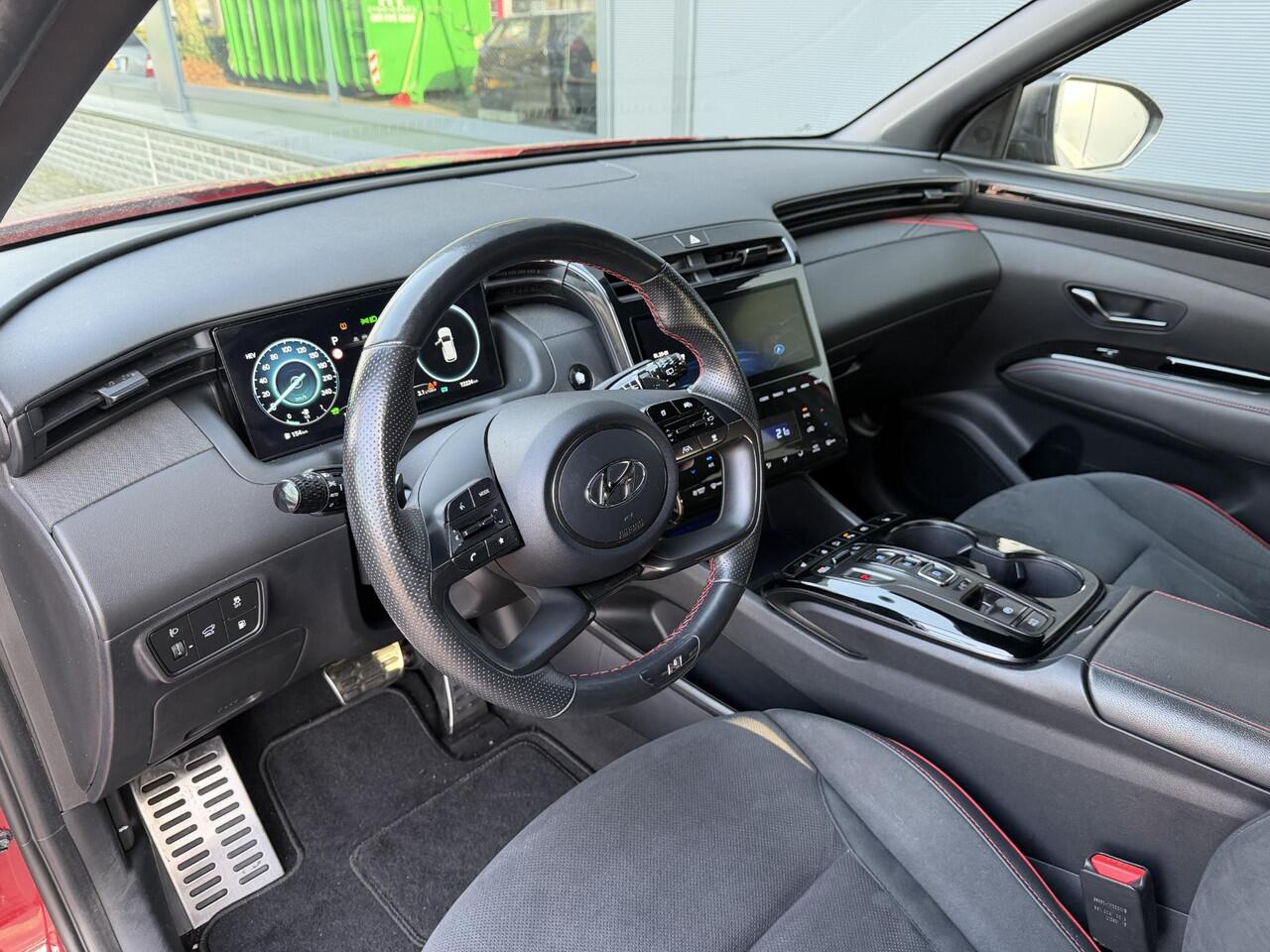 Hyundai TUCSON 1.6 T-GDI PHEV N Line 4WD / tot 10-2026 Fabrieksgarantie / Dealer onderhouden / Trekgewicht 1.350 Kg / Accu SoH 100% / Camera / Adaptief CC / Stuur- en Stoelverwarming / Elektrische klep / Apple Carplay Android Auto /