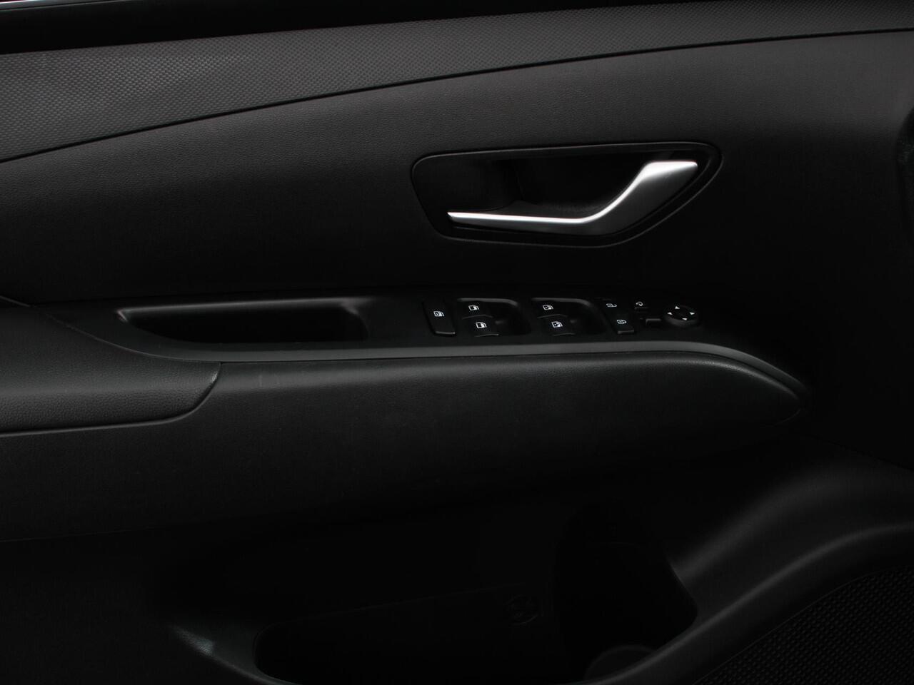 Hyundai TUCSON 1.6 T-GDI PHEV Comfort 4WD Climate control Cruise control Parkeersensoren achter Achteruitrij camera Navigatie LED Apple Carplay/ Android Auto
